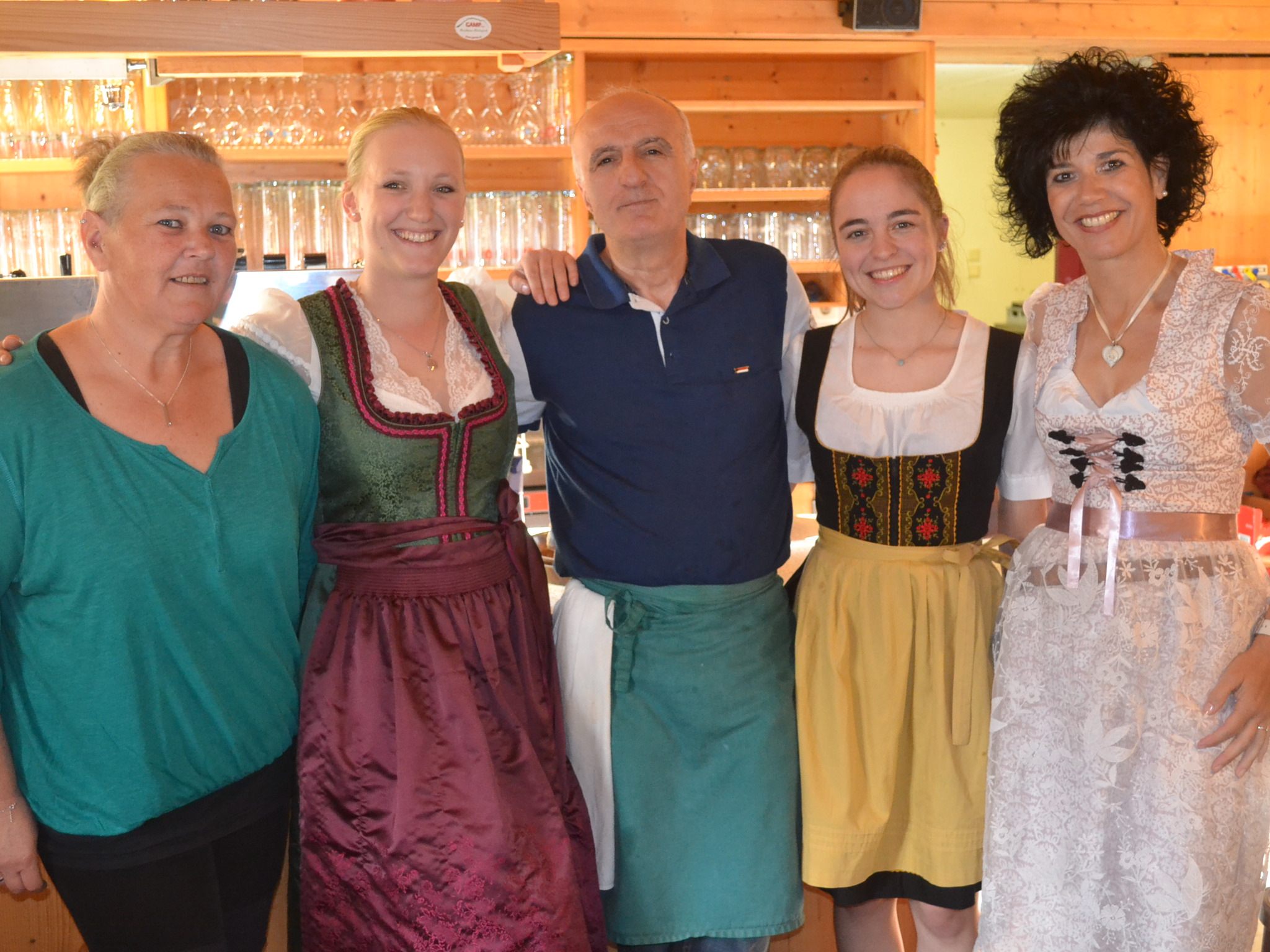 Das Team rund um Sabrina Koch verwöhnt neuerdings die Gäste im "Berghaus Mattajoch" auf Gamp.