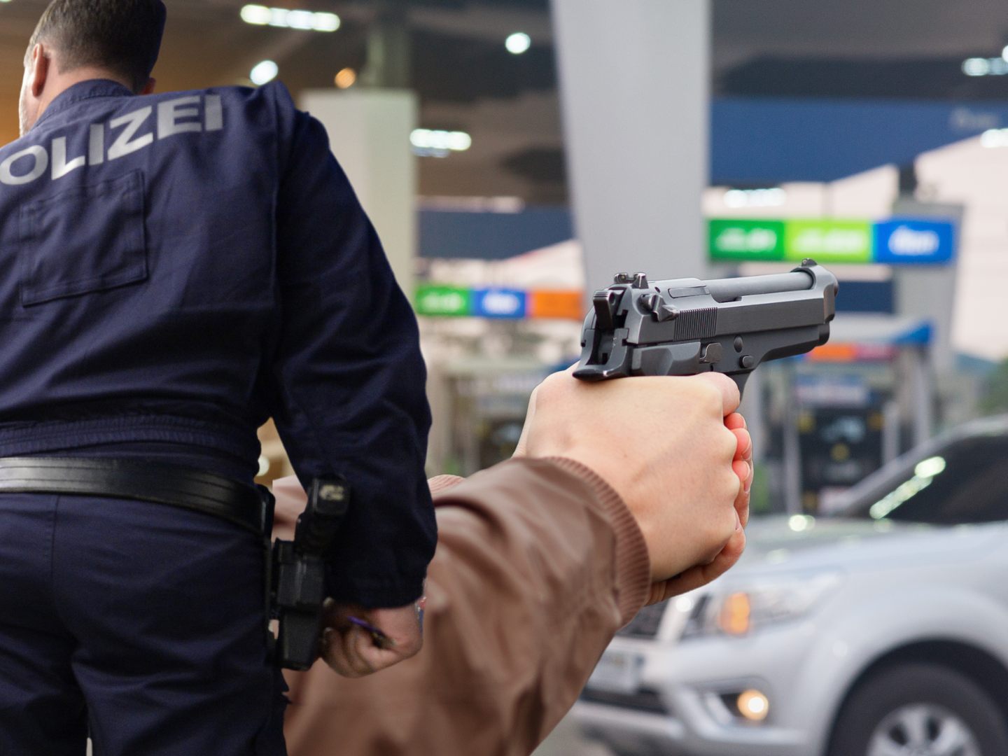 Täter trug eine schwarze FFP2-Maske Täter trug eine schwarze FFP2-Maske