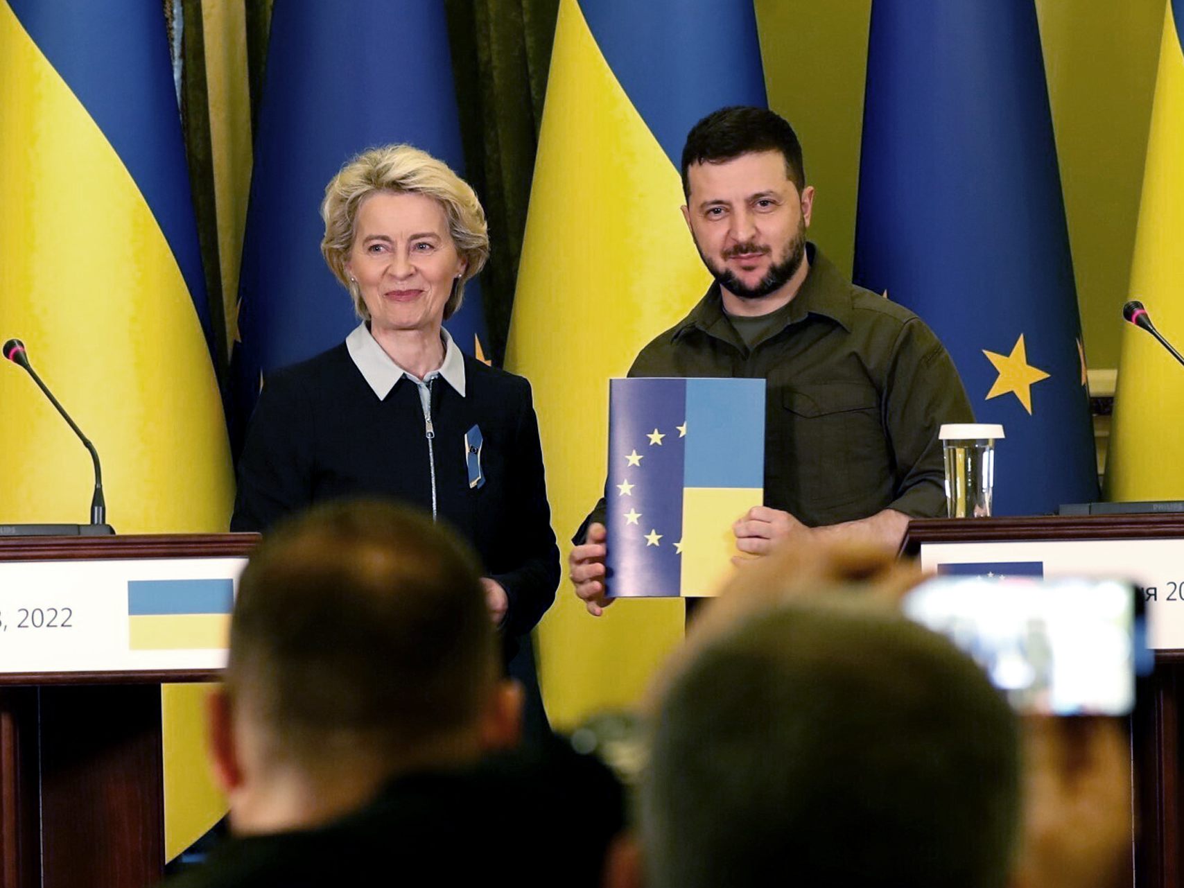 Von der Leyen befindet sich zu Gesprächen über den EU-Beitrittsantrag der Ukraine in Kiew. Von der Leyen befindet sich zu Gesprächen über den EU-Beitrittsantrag der Ukraine in Kiew.