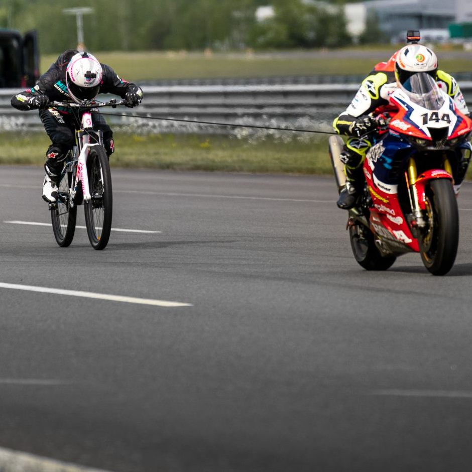 Elias Schwärzler bei seinem Rekordversuch am Lausitzring.