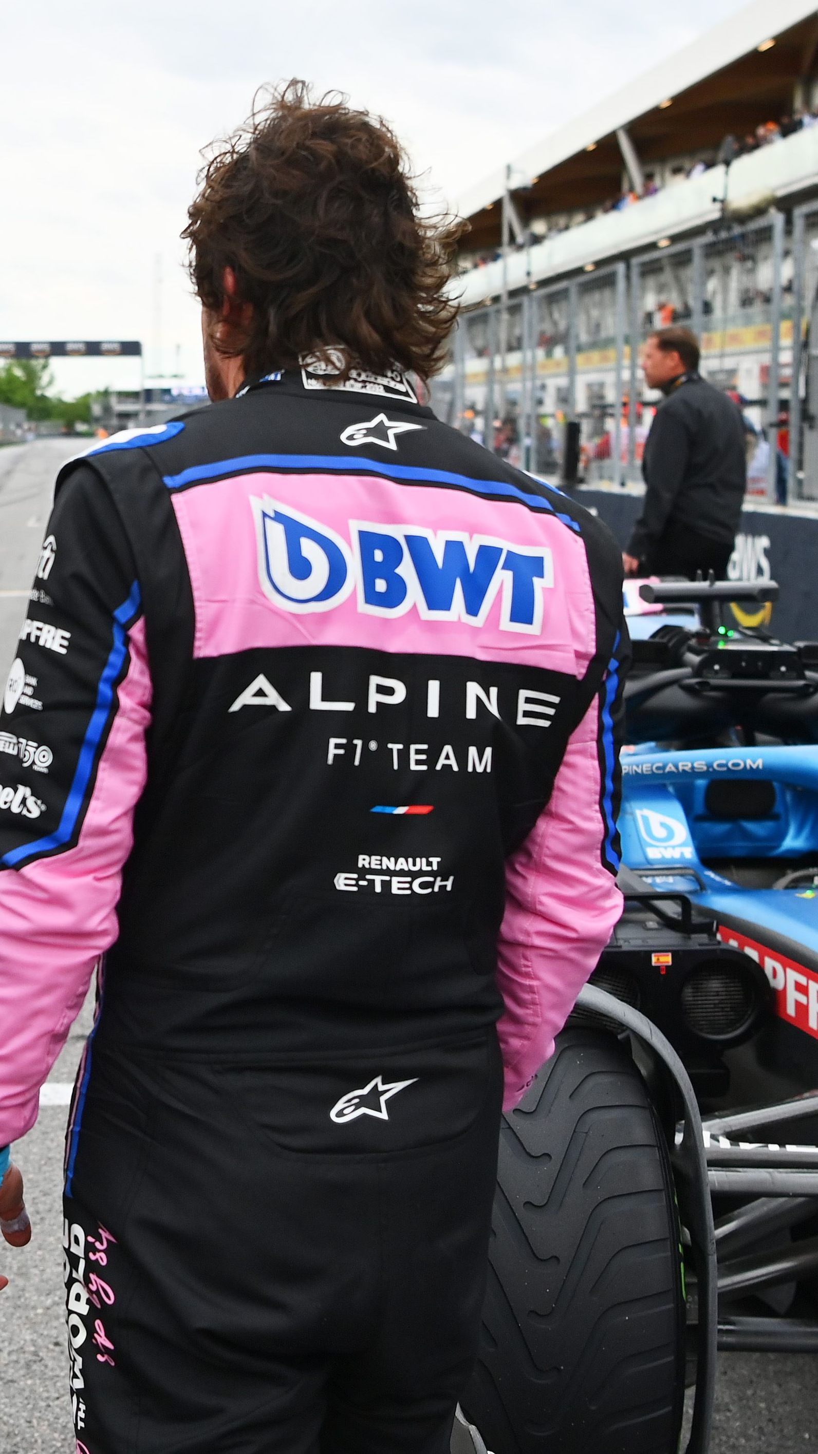 Auch Polemann VErstappen kann es kaum glauben - Fernando Alonso steht neben ihm.