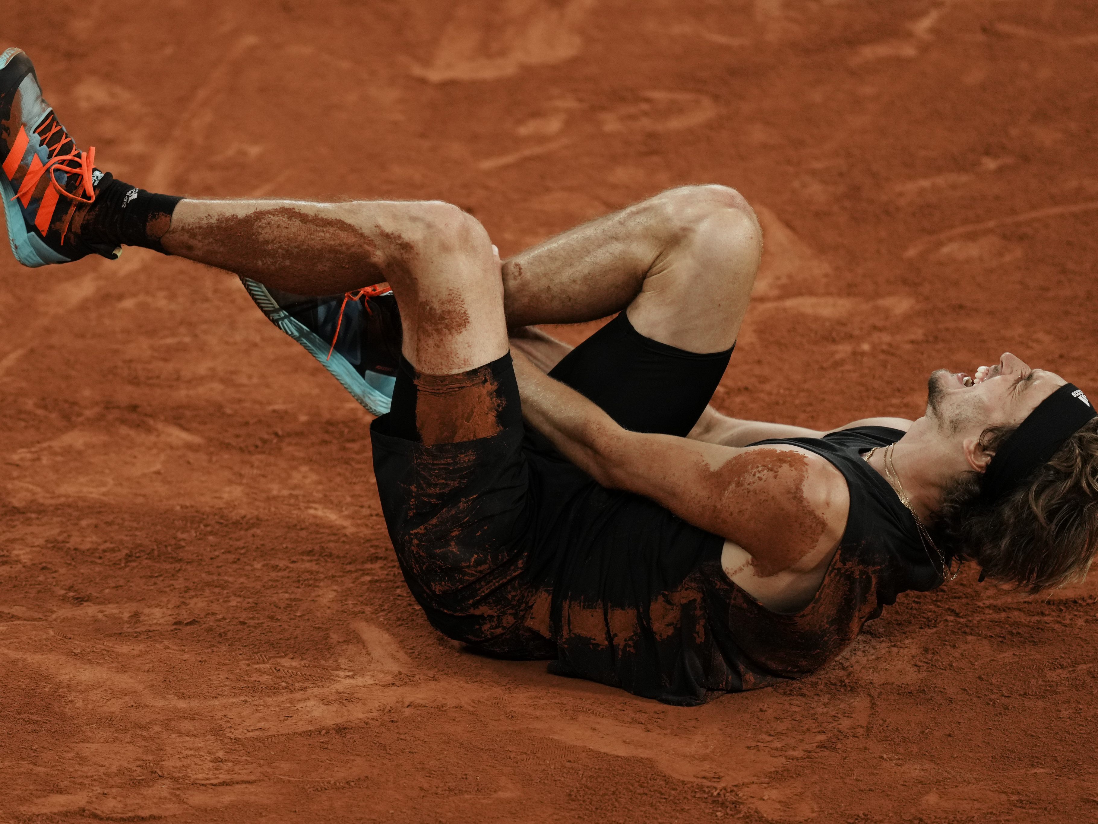 Tennis-Drama in Paris Zverev schreit vor Schmerz!