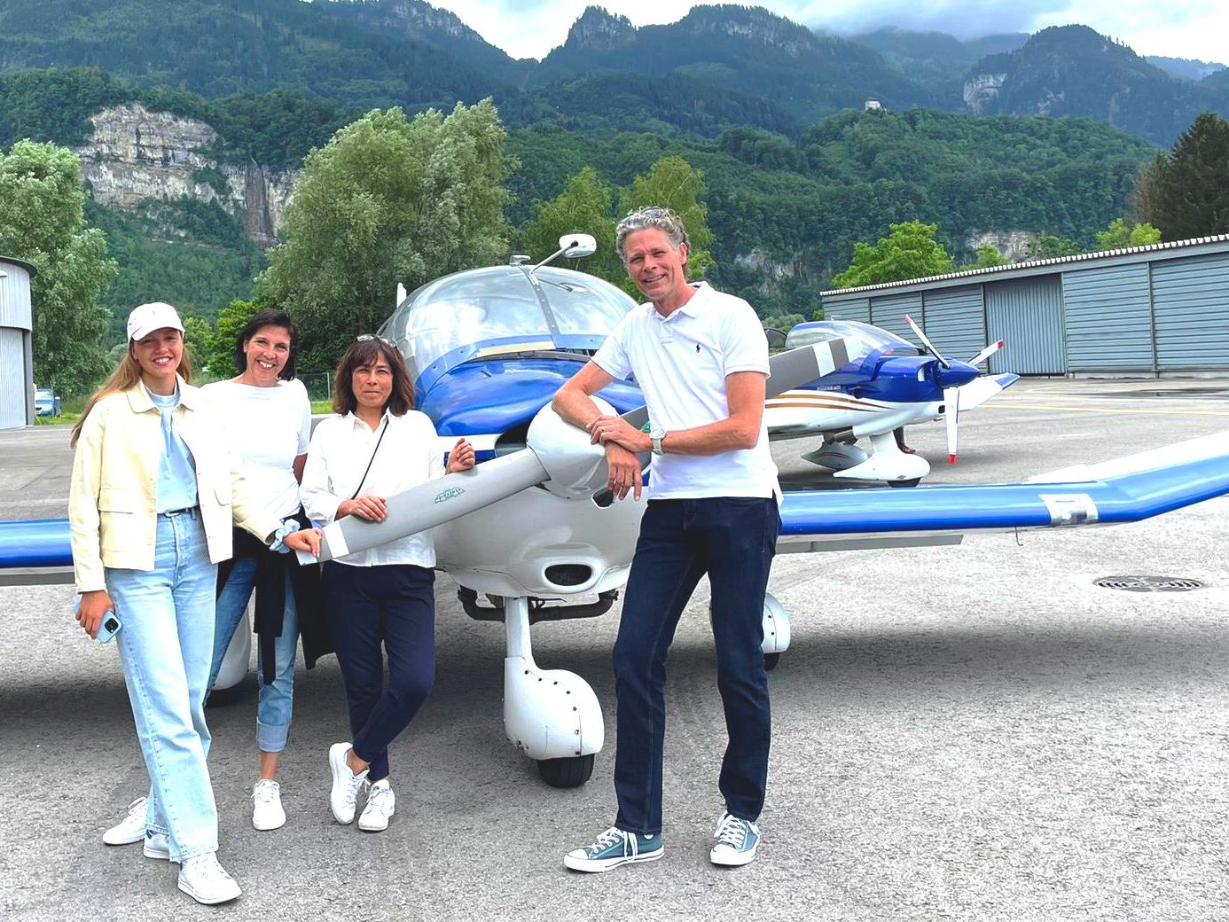Das Physioteam Sonnenberg spendierte 64 beeinträchtigten Kindern einen Rundflug. Das Physioteam Sonnenberg spendierte 64 beeinträchtigten Kindern einen Rundflug.