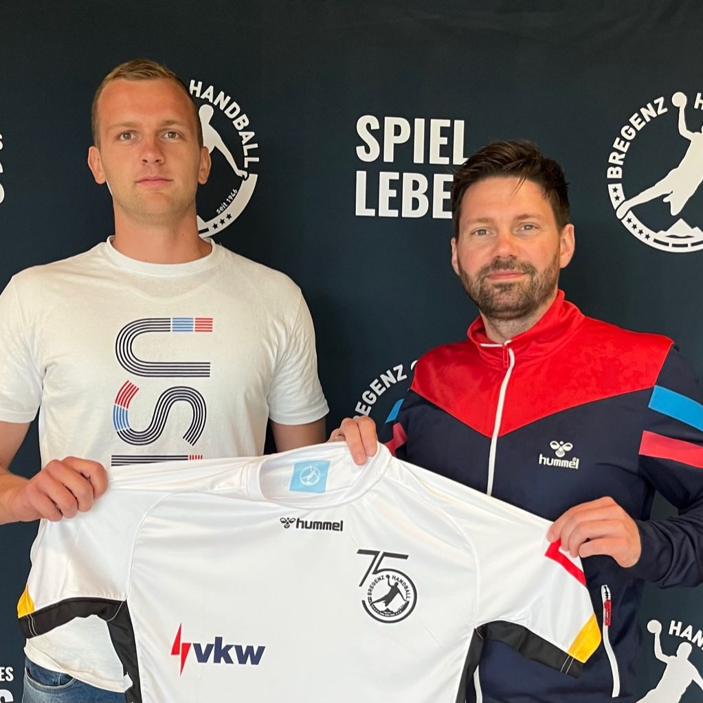 Dragan Pavlovic und Bregenz Handball Geschäftsführer Björn Tyrner