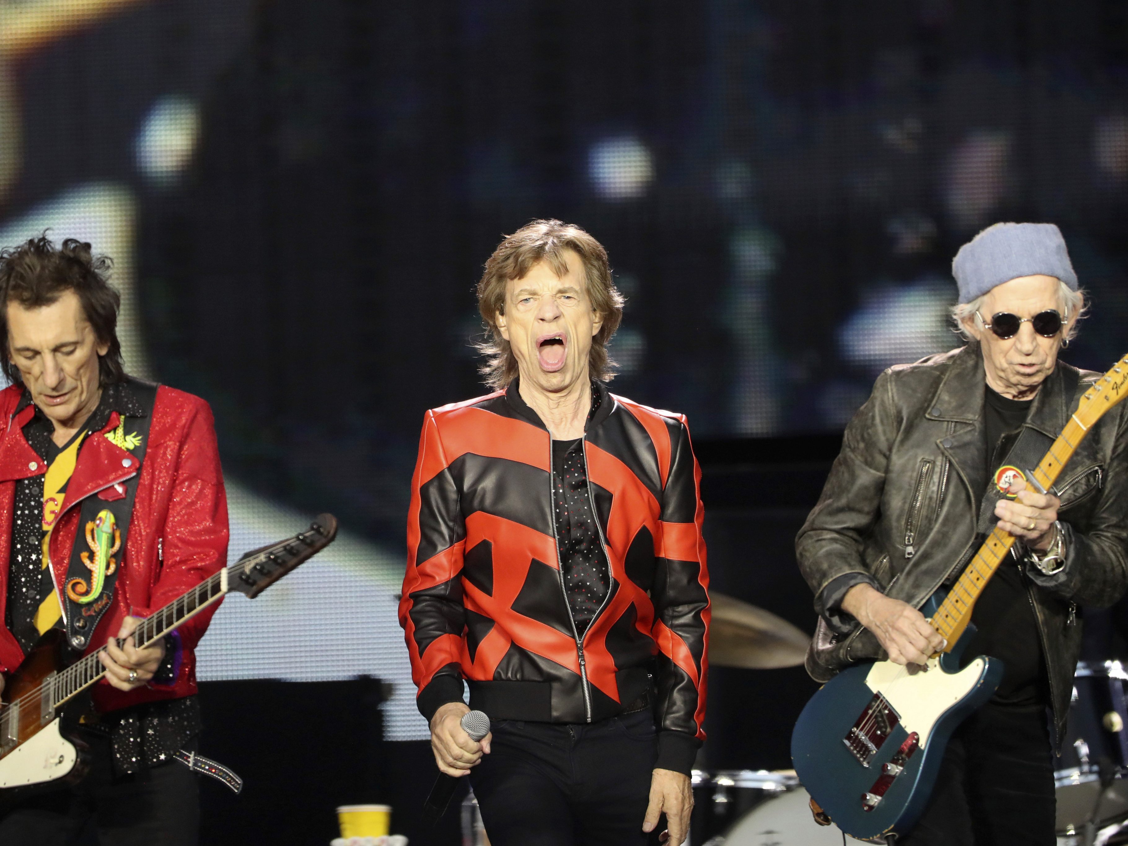 Aufgrund einer Corona-Erkrankung von Mick Jagger müssen mehrere Konzerte abgesagt werden.