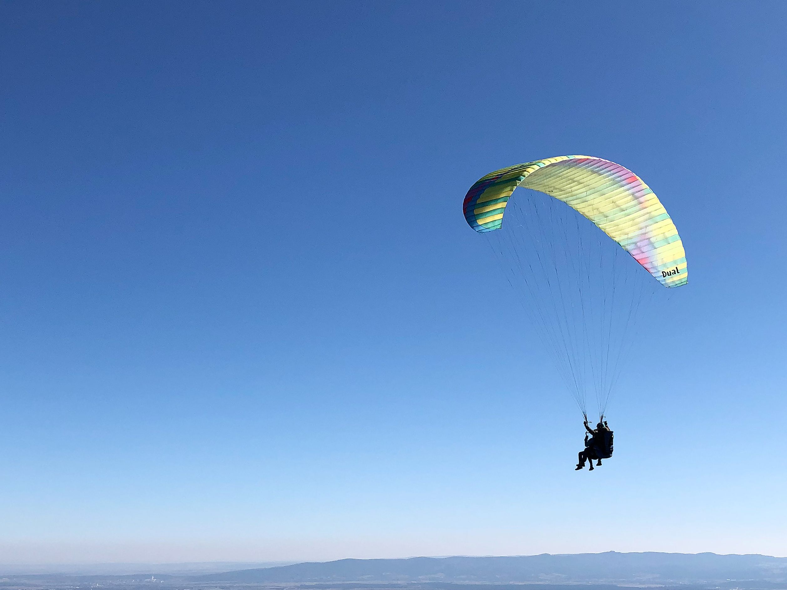 Der Paragleiter musste notlanden, dabei verletzte sich der Mann. (Symbolbild)