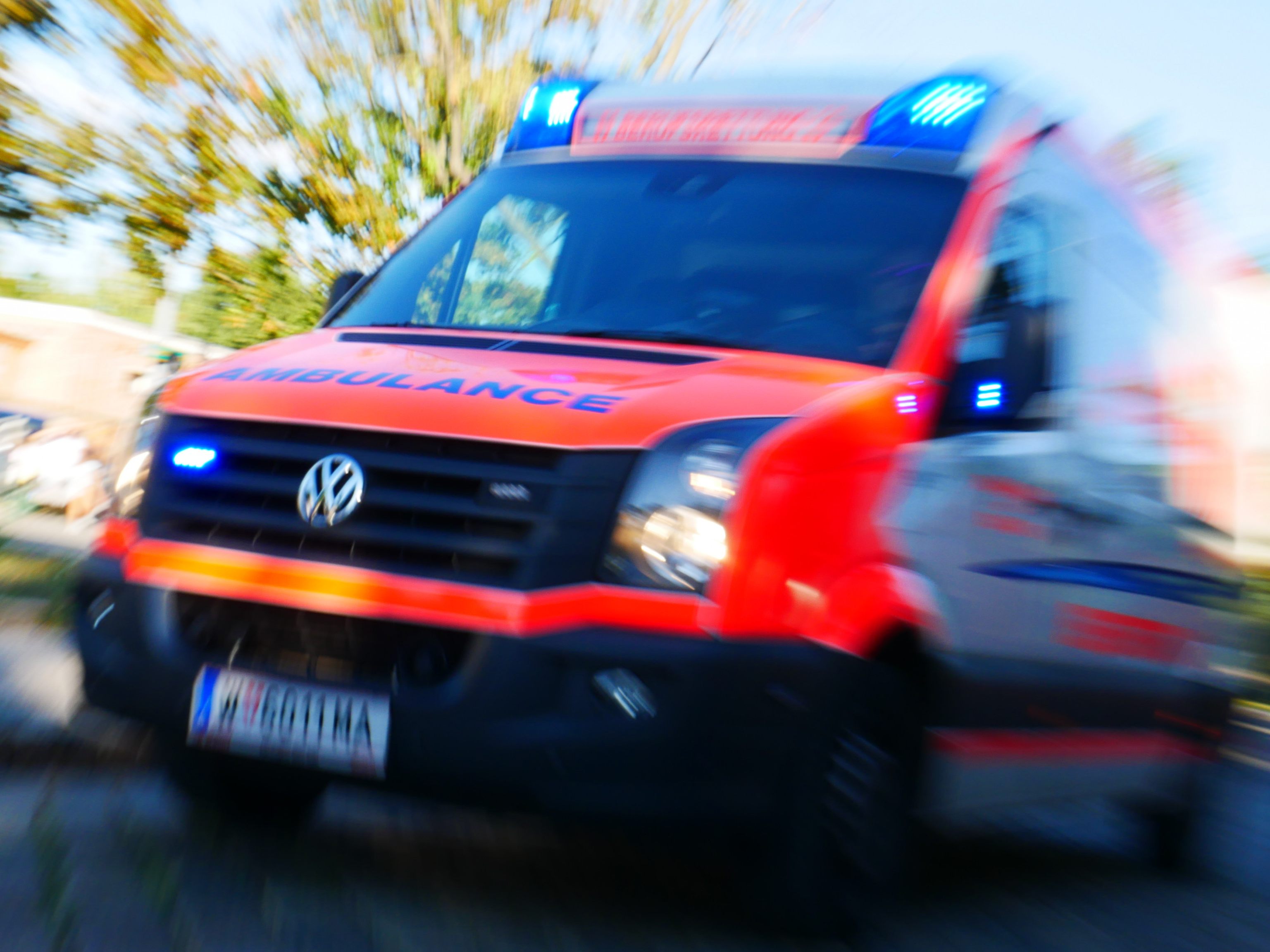 Der 8-Jährige wurde nach dem Verkehrsunfall von der Wiener Berufsrettung versorgt.