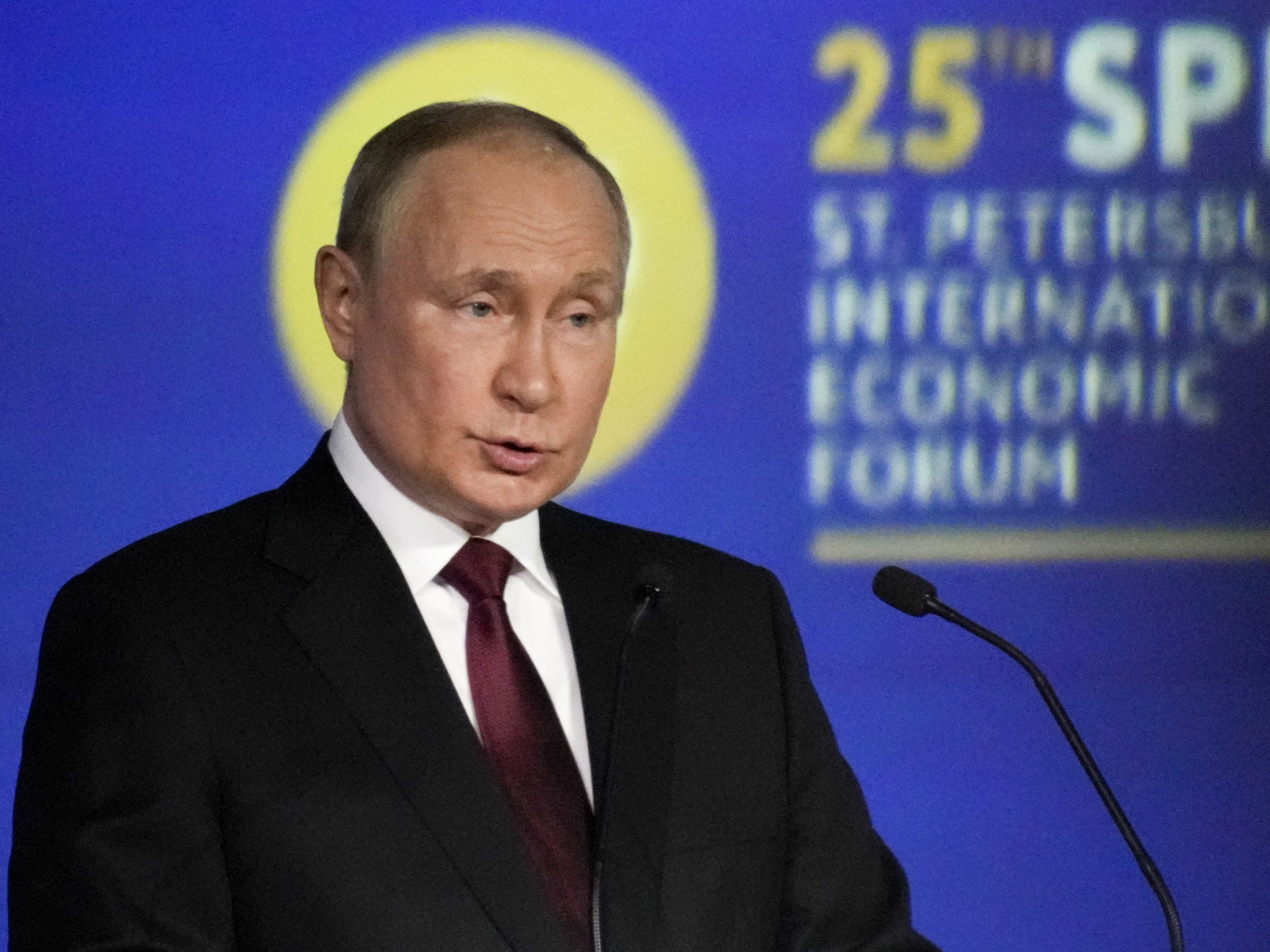 Moskau kritisierte die EU-Kommissions-Empfehlung zum EU-Beitrittskandidatenstatus für die Ukraine scharf. Moskau kritisierte die EU-Kommissions-Empfehlung zum EU-Beitrittskandidatenstatus für die Ukraine scharf.