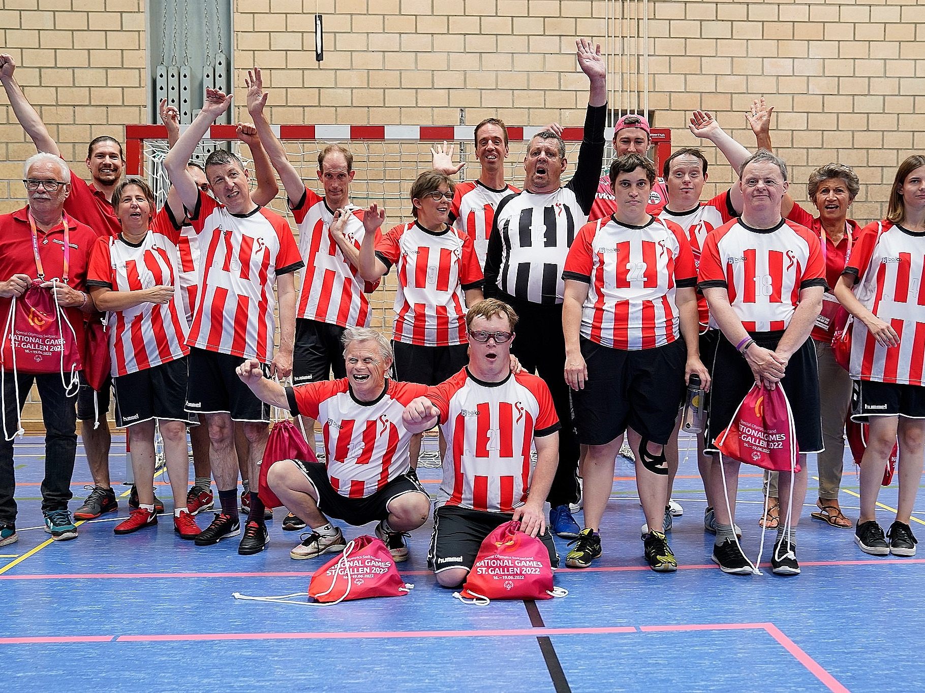 Der Jubel bei den Athleten und Athletinnen war nach dem Erfolg beim Handball-Turnier groß. Der Jubel bei den Athleten und Athletinnen war nach dem Erfolg beim Handball-Turnier groß.
