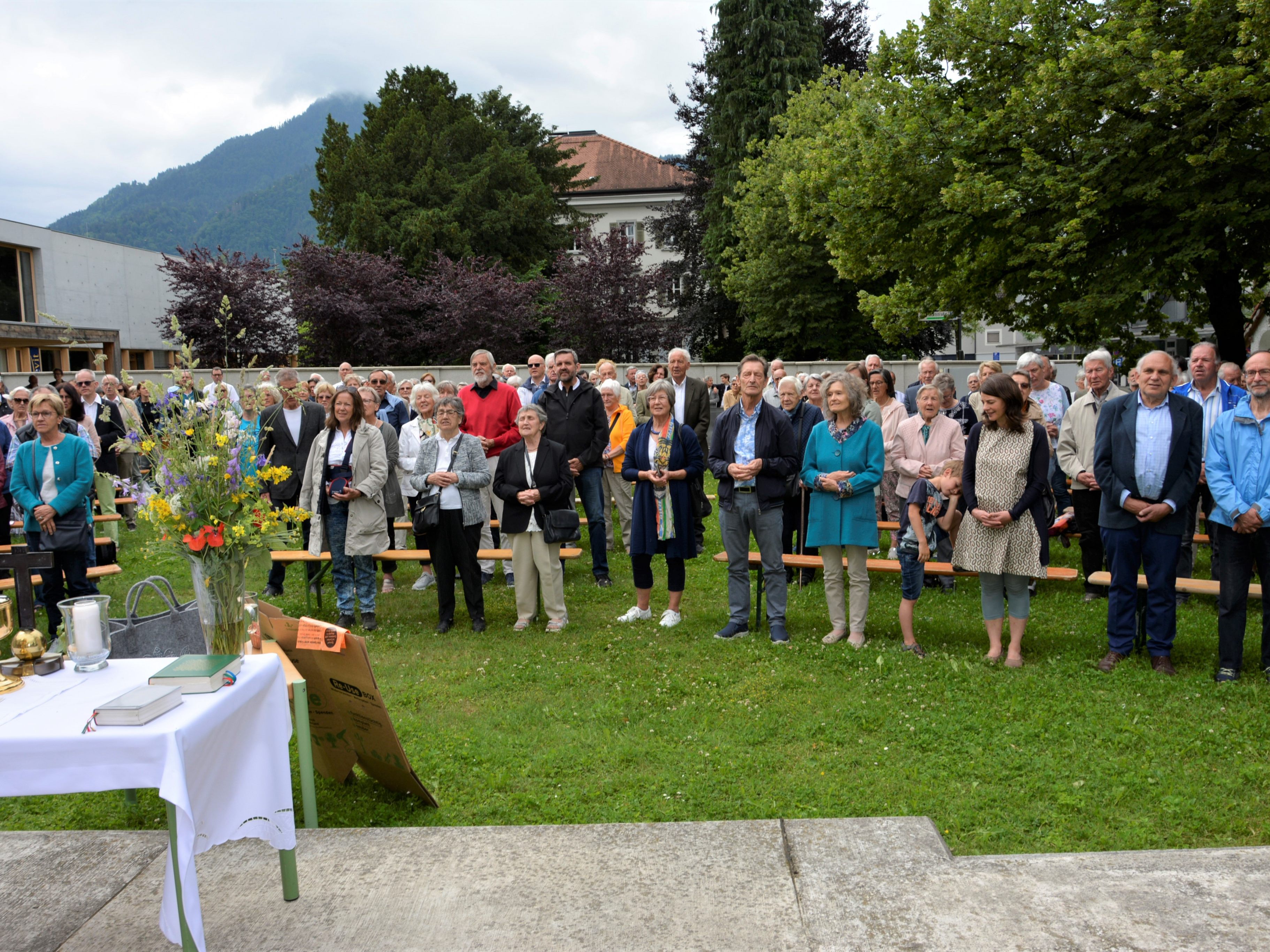 Durch die rege Teilnahme bestärkten die Besucher ihre Solidarität mit einem guten Umgang mit der Schöpfung. Durch die rege Teilnahme bestärkten die Besucher ihre Solidarität mit einem guten Umgang mit der Schöpfung.