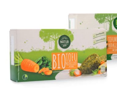 Der Lebensmitteldiskonter Hofer ruft "NATUR aktiv bzw. BIO natura Vegane Medaillons, Sorte Tofumedaillons mit Spinat" (320 g) mit Mindesthaltbarkeitsdatum/Charge 14.01.2023/L.21170, 18.01.2023/L.21166 und 15.04.2023/L.21079 zurück.