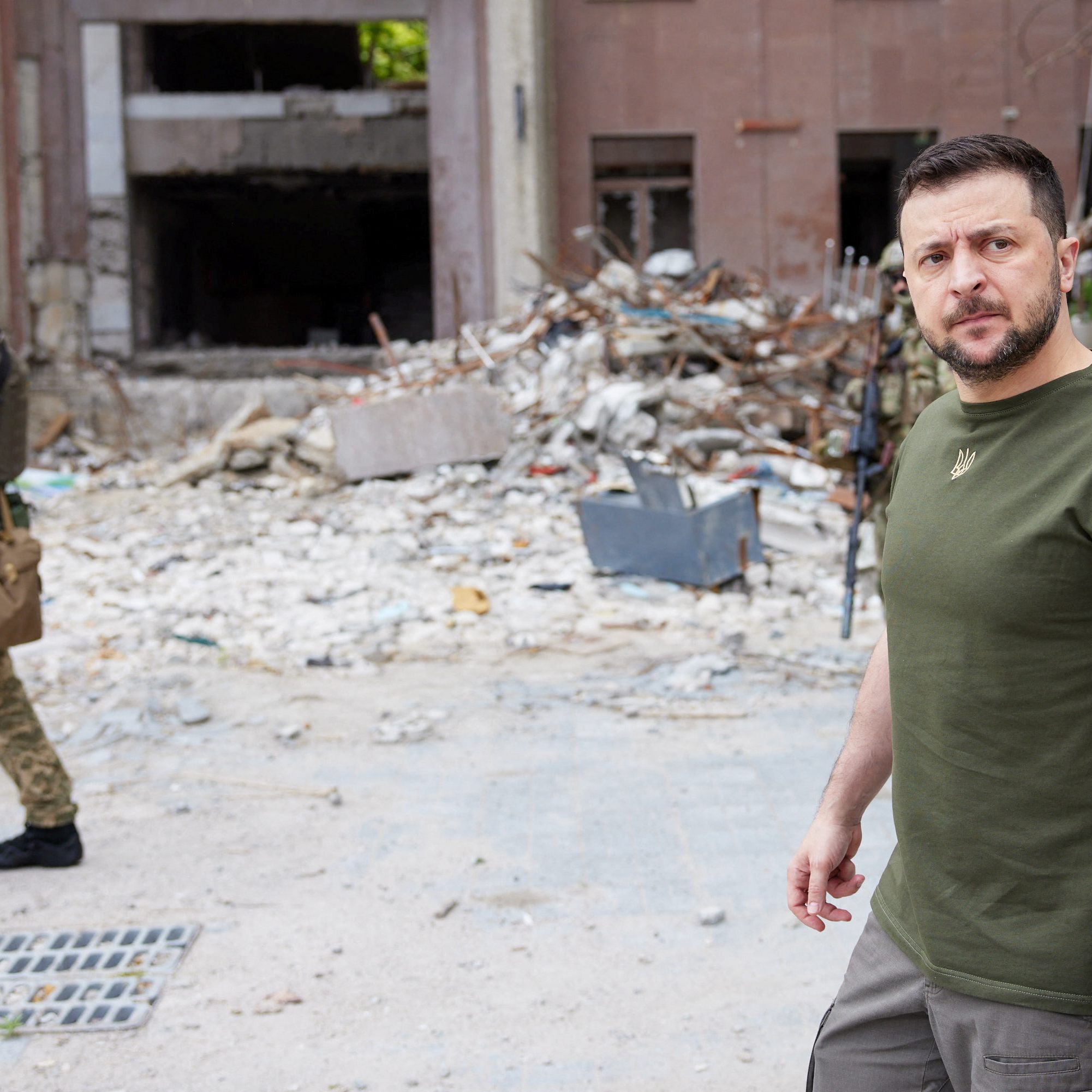 Russische Truppen rücken auf Charkiw vor - Sjewjerodonezk weiter unter Beschuss - Selenskyj besucht Südfront