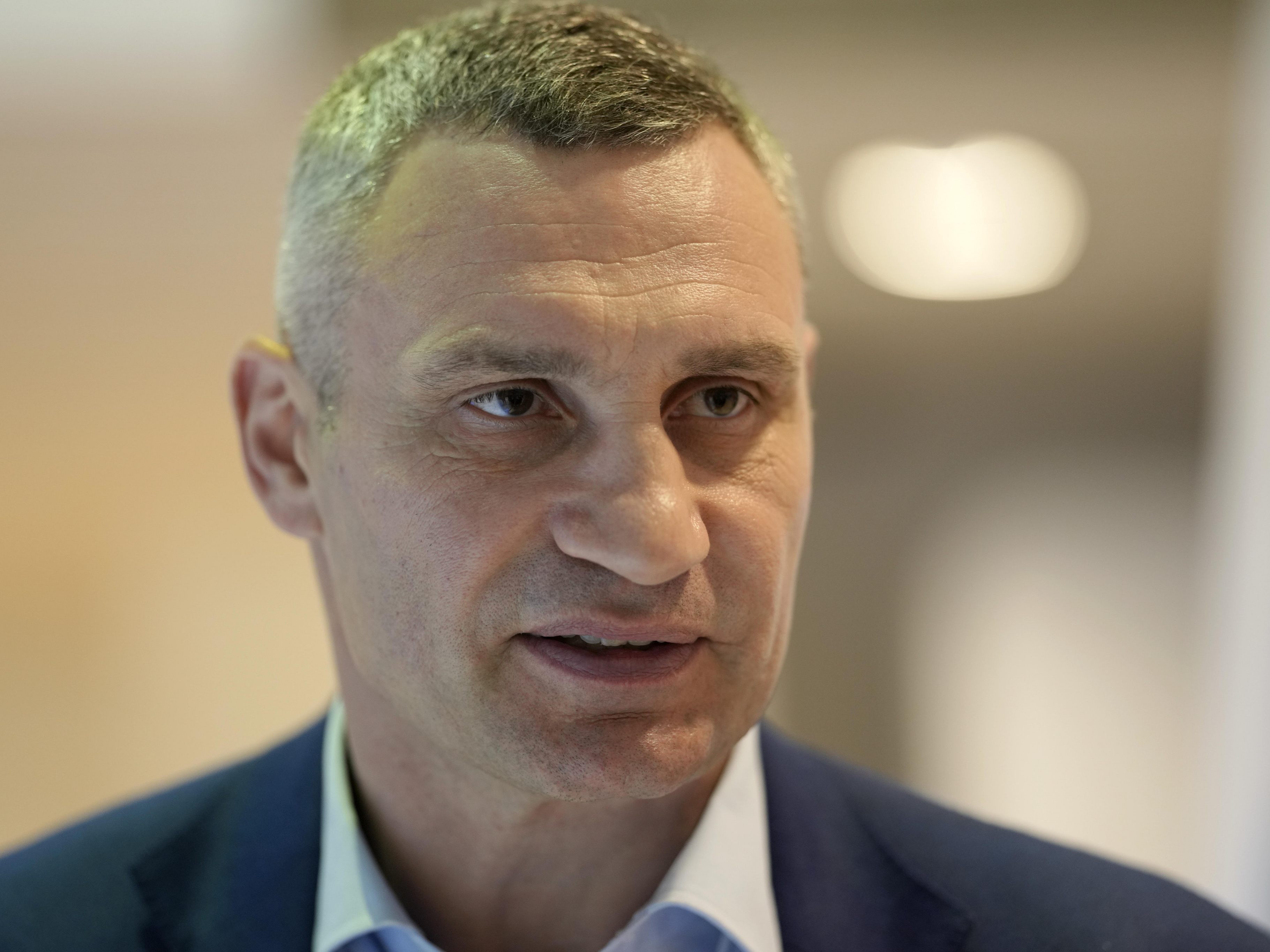 "Bei mehreren Bürgermeistern in Europa hat sich ein falscher Klitschko gemeldet", so Kiews Bürgermeister in einem durch die "Bild" verbreiteten Video. "Bei mehreren Bürgermeistern in Europa hat sich ein falscher Klitschko gemeldet", so Kiews Bürgermeister in einem durch die "Bild" verbreiteten Video.