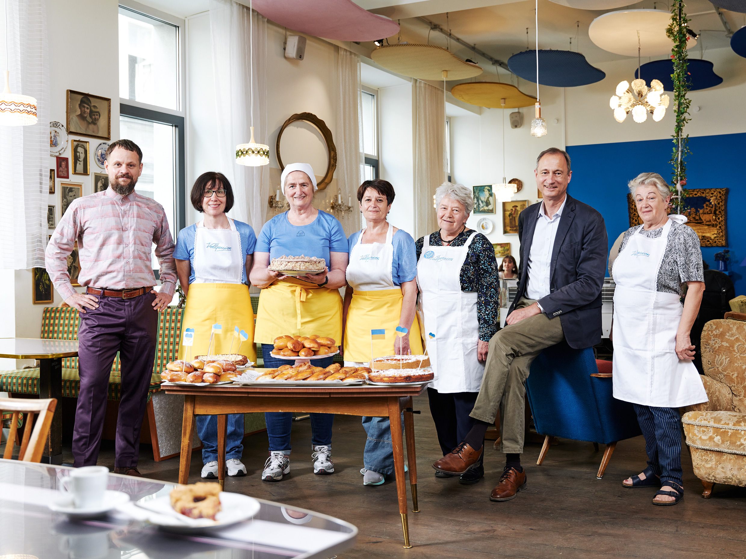 Ukrainische Senioren backen in der Vollpension in der Wiener Innenstadt. Ukrainische Senioren backen in der Vollpension in der Wiener Innenstadt.