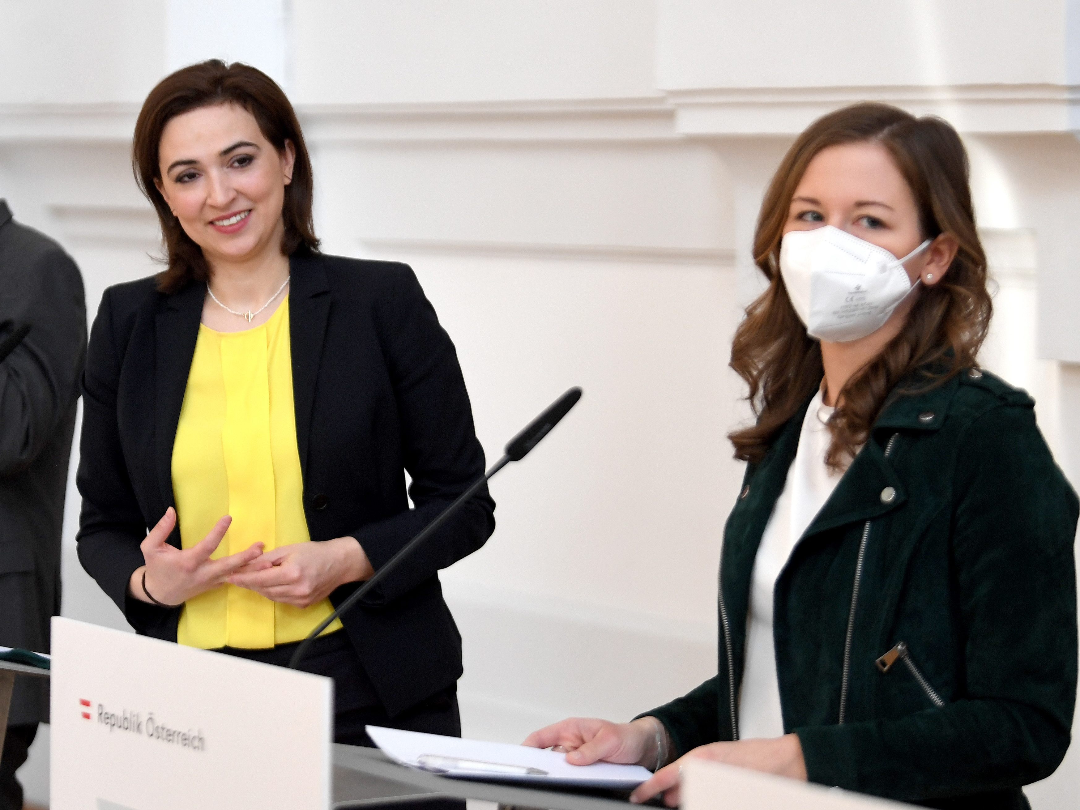 Auf Claudia Plakolm wartet ein Österreich-Urlaub.
