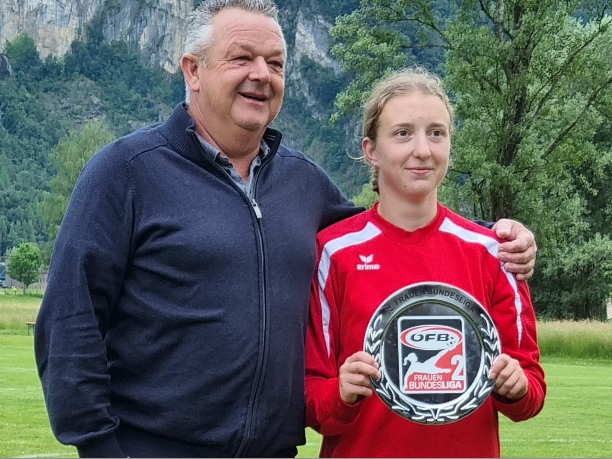 Werner Brunold und Caroline Fritsch hielten schon die Meisterschale in Händen. Werner Brunold und Caroline Fritsch hielten schon die Meisterschale in Händen.