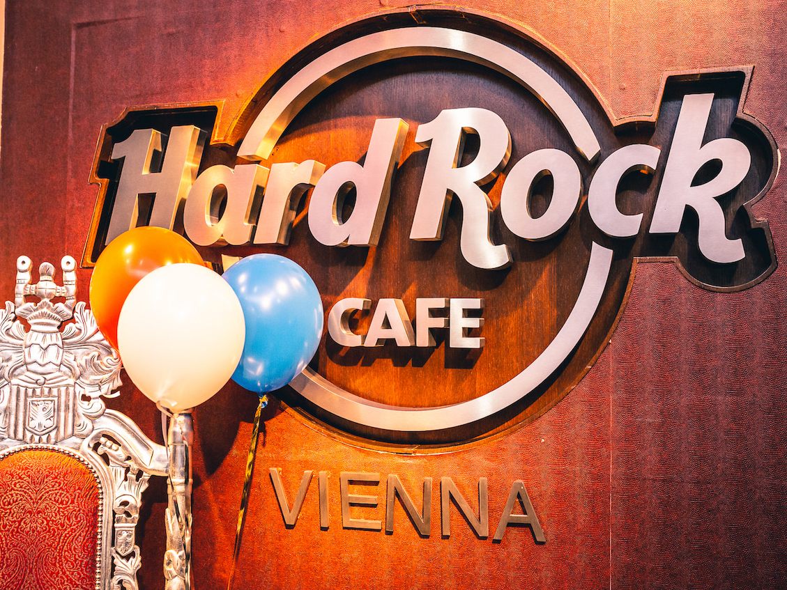 Der Founders’ Day wird im Hard Rock Cafe Vienna anlässlich des 51. Geburtstages des Kultlokals gefeiert. Der Founders’ Day wird im Hard Rock Cafe Vienna anlässlich des 51. Geburtstages des Kultlokals gefeiert.