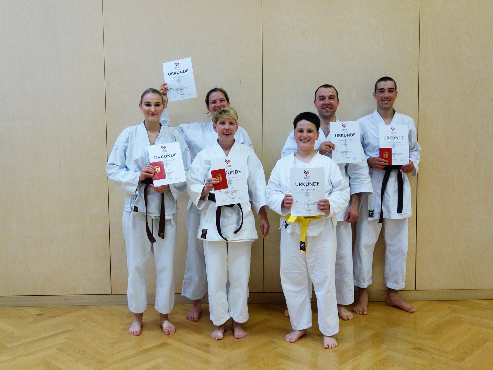 Bludenzer Karatekas freuen sich über ihre bestandene Prüfung