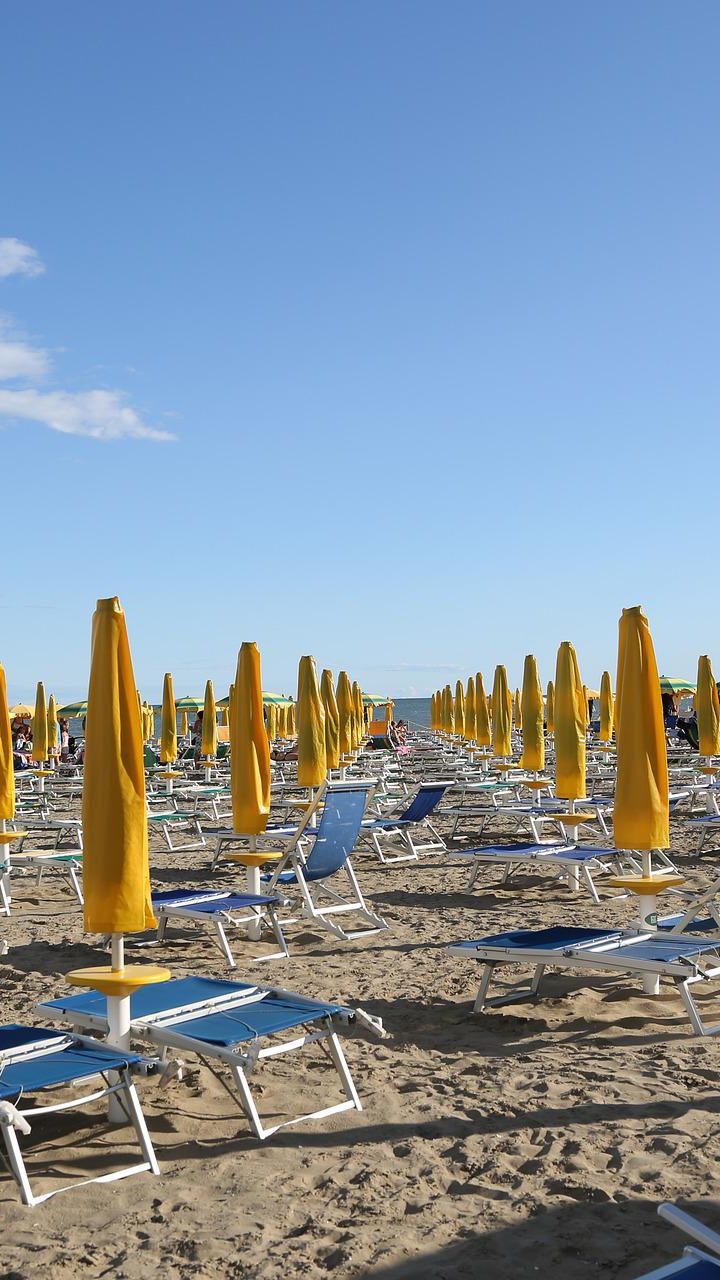 In Lignano dürfen über das Pfingstwochenende keine Getränke in Glasflaschen oder Dosen verkauft werden.