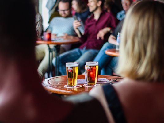 Forschung und Rätselspaß stillen den (Wissens-)Durst Forschung und Rätselspaß stillen den (Wissens-)Durst