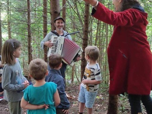 Spannende Märchenwanderung mit Monika Hehle