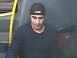 Die Polizei Wien sucht diesen Mann, der gemeinsam mit zwei Frauen einen 16-Jährigen in Wien-Hernals ausgeraubt haben soll.