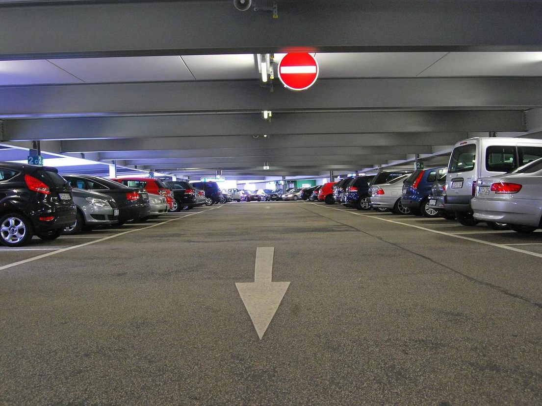 In der Wiener Votivgarage werden vom ÖAMTC Optimierungsmöglichkeiten beim Parken gezeigt.