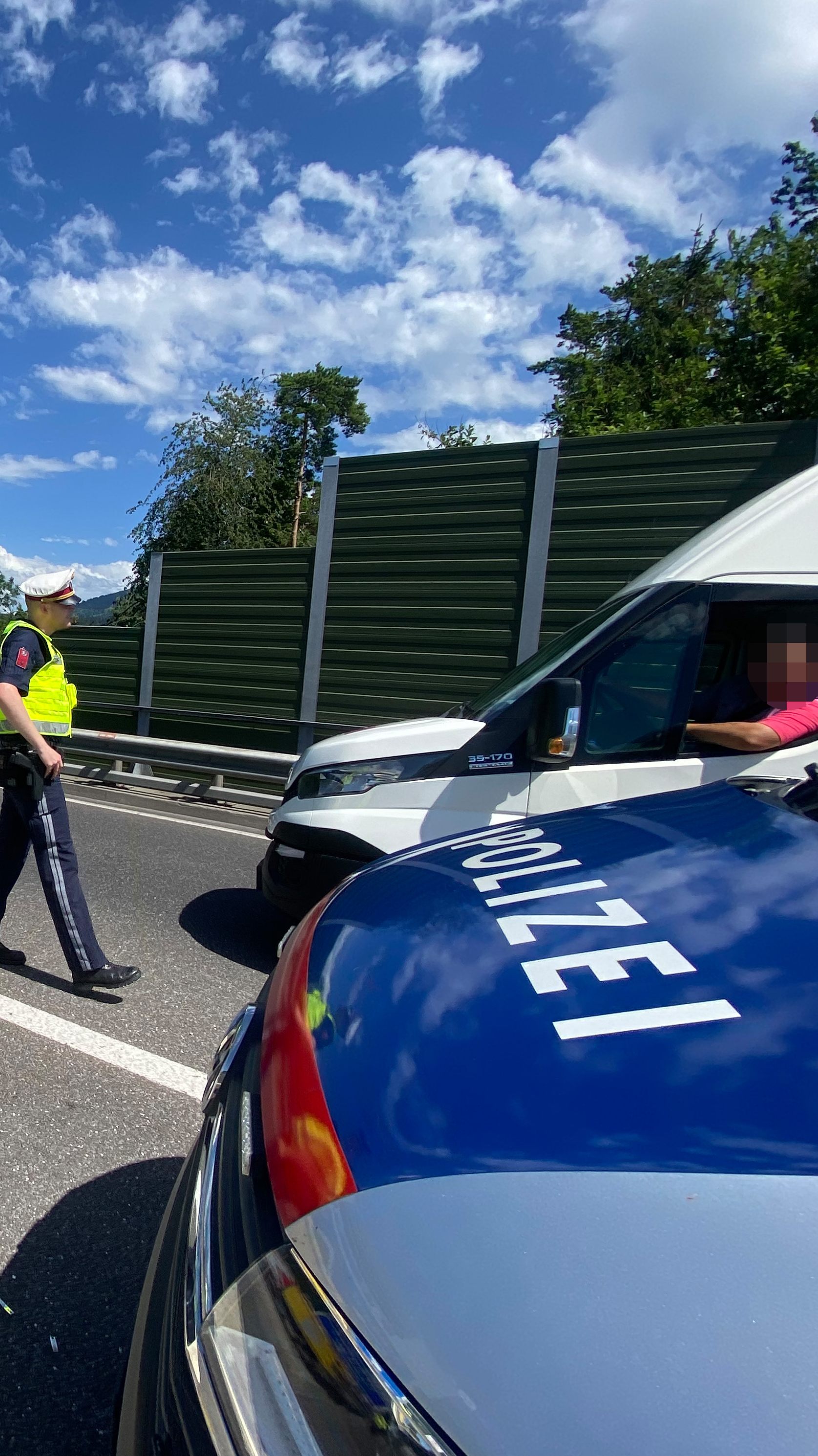 Die Polizei kontrolliert die Einhaltung der Verordnung.