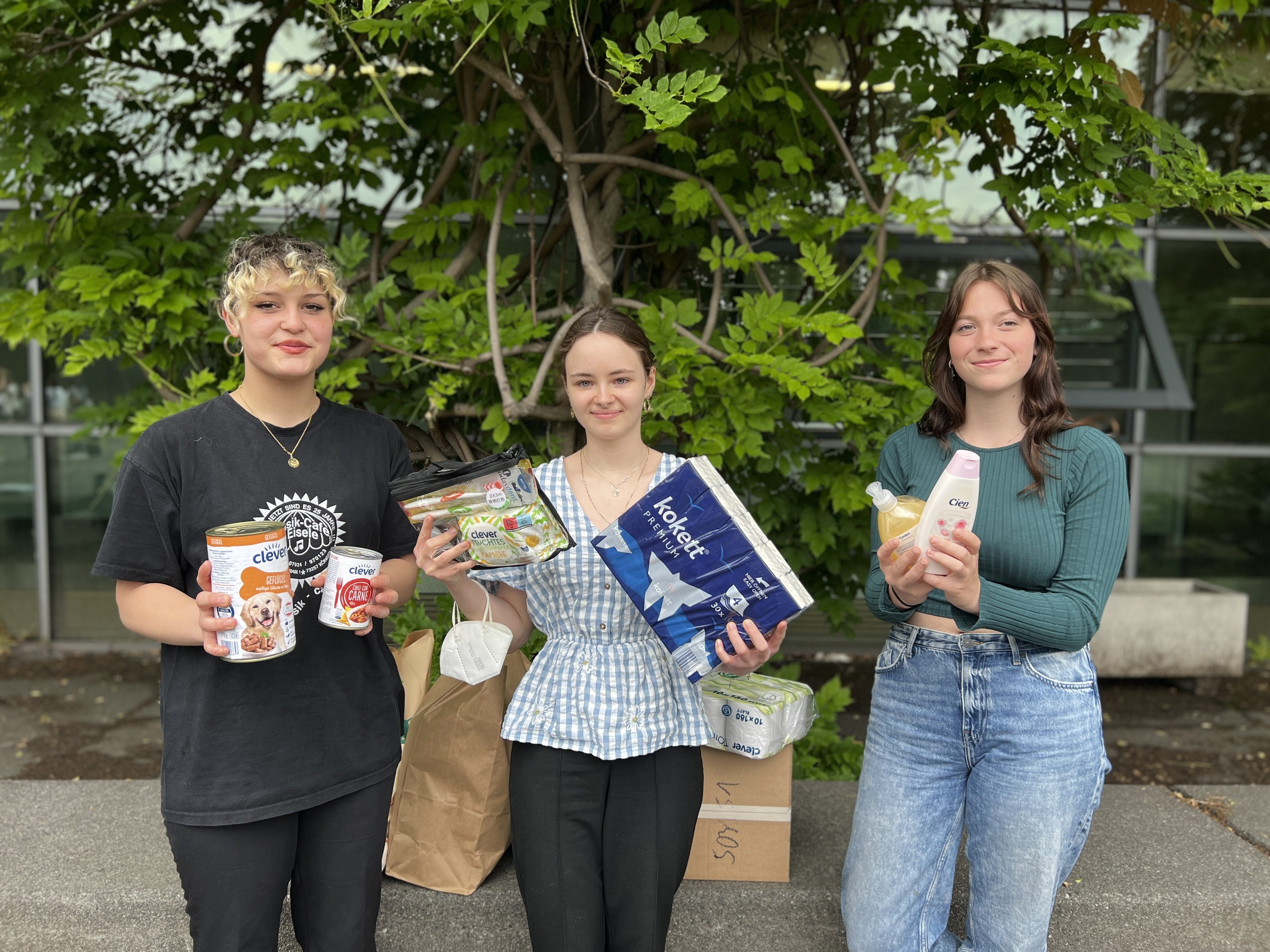 Die Wiener Schülerinnen Lena, Nilou und Katharina sammelten Spenden für Obdachlose. Die Wiener Schülerinnen Lena, Nilou und Katharina sammelten Spenden für Obdachlose.