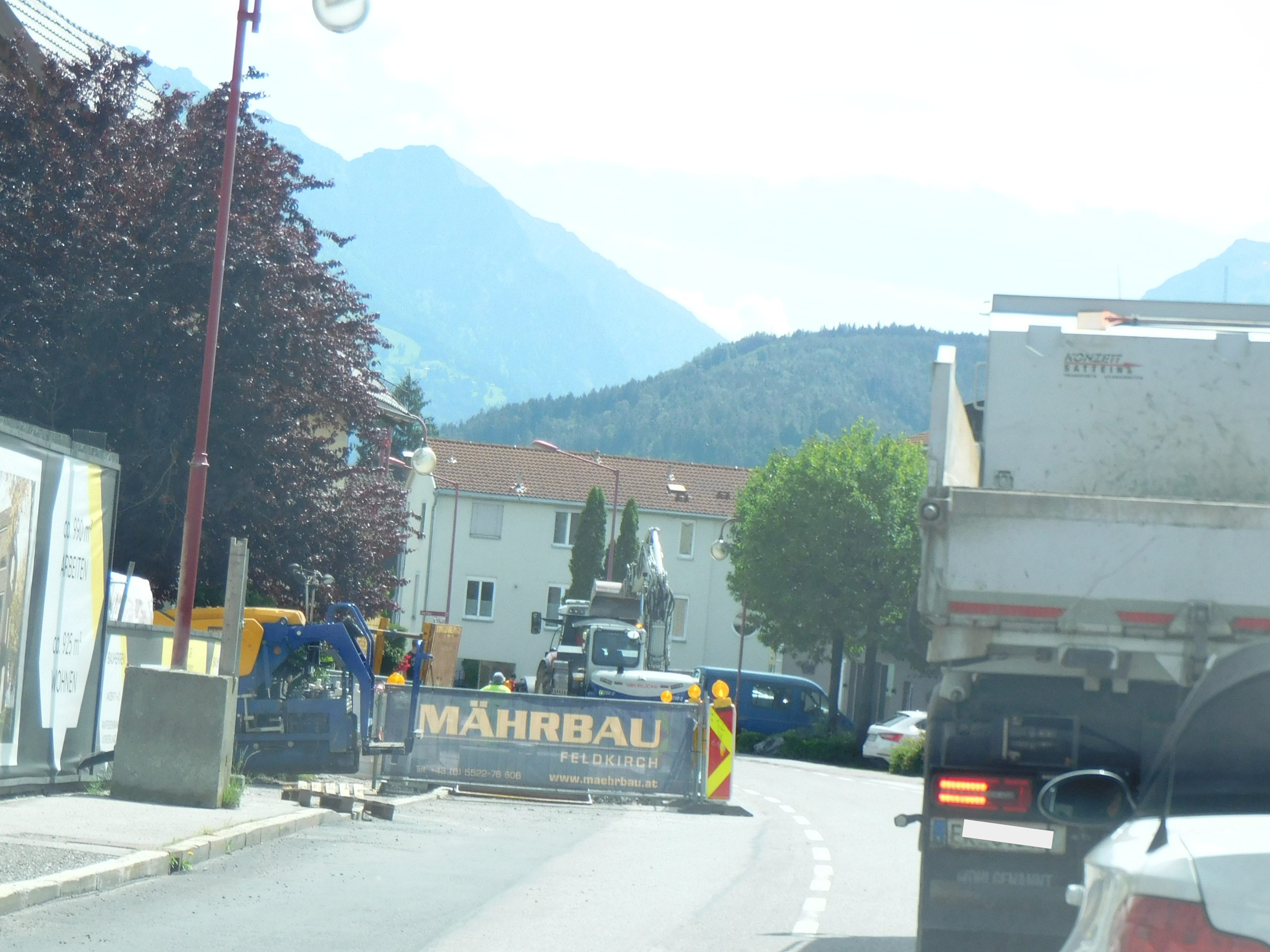 In der Müsinenstraße laufen die Sanierungsarbeiten an den Wasserleitungen auf Hochtouren