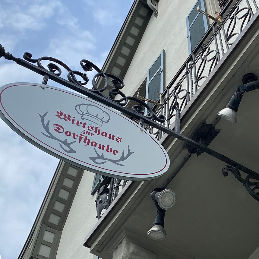 Hans Istler eröffnet den ehemaligen "Engel" neu.