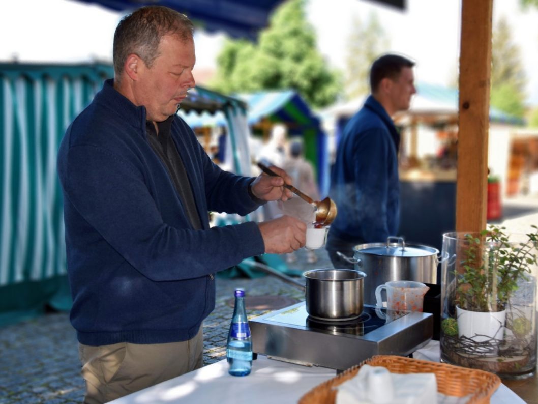 Die Sommersuppe konnte am Wochenmarkt verköstigt werden Die Sommersuppe konnte am Wochenmarkt verköstigt werden