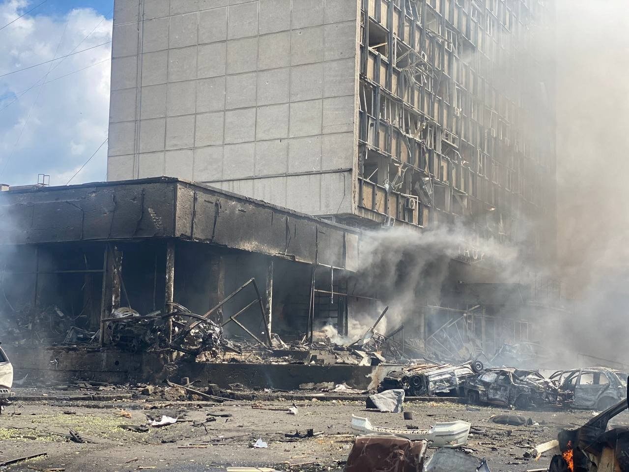 Bei einem Raketenangriff auf Winnyzja in der Westukraine sind mindestens zwölf Menschen getötet worden