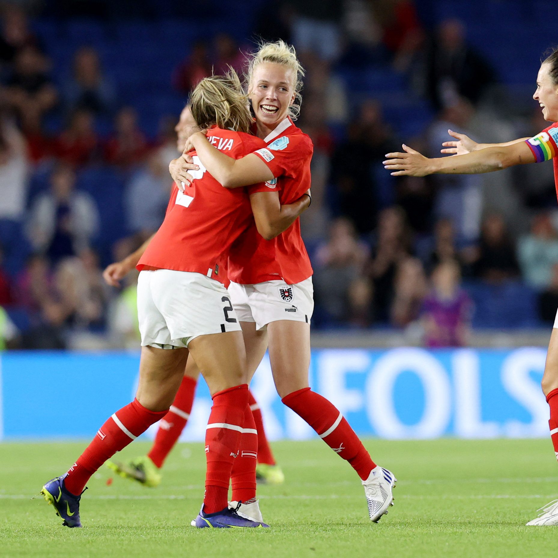 LIVE von der Frauen Fußball-EM: Deutschland trifft auf Österreich im Viertelfinale.