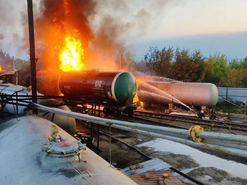 In einem Öllager in Donezk ist ein Großbrand ausgebrochen. In einem Öllager in Donezk ist ein Großbrand ausgebrochen.