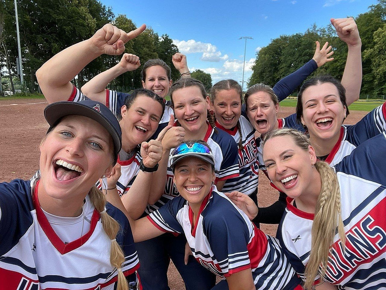 Der Jubel bei den Indians-Ladies nach ihrem ersten Sweep war groß. Der Jubel bei den Indians-Ladies nach ihrem ersten Sweep war groß.