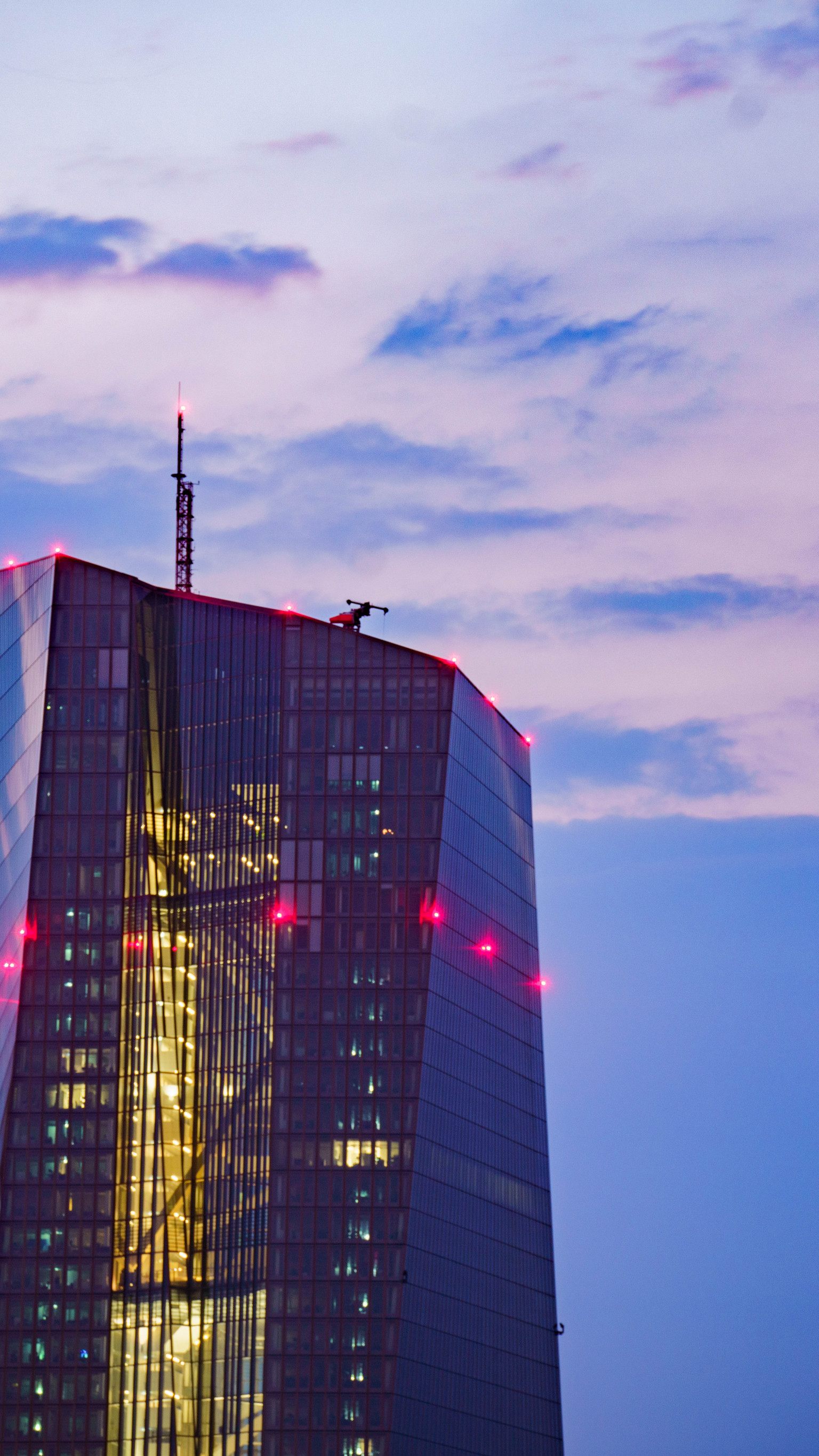 Die EZB erhöht den Leitzins auf 0,5 Prozent.