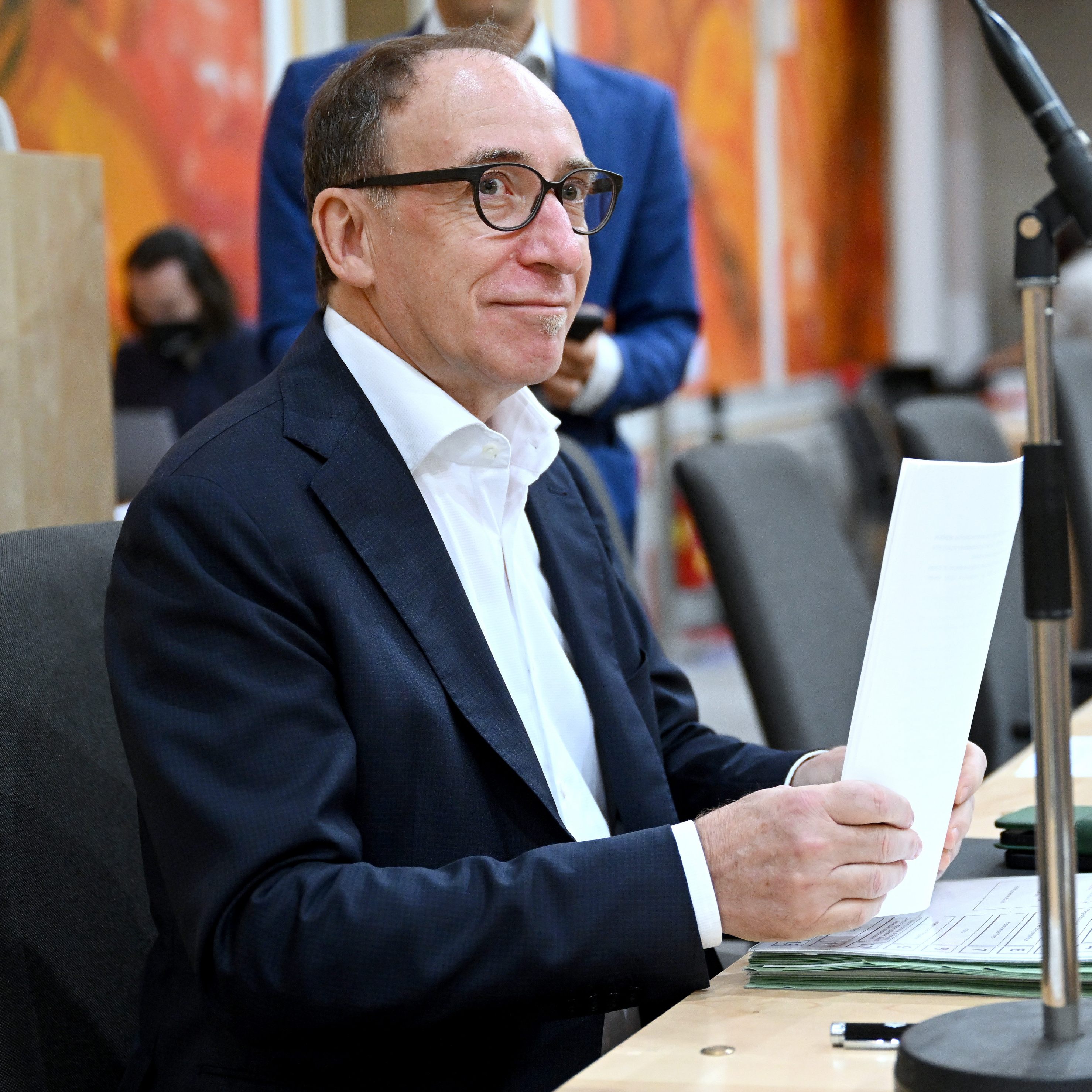 Sozialminister Johannes Rauch (Grüne) möchte zumindest bei kleinen und mittleren Pensionsbezügen die Inflation abgelten.