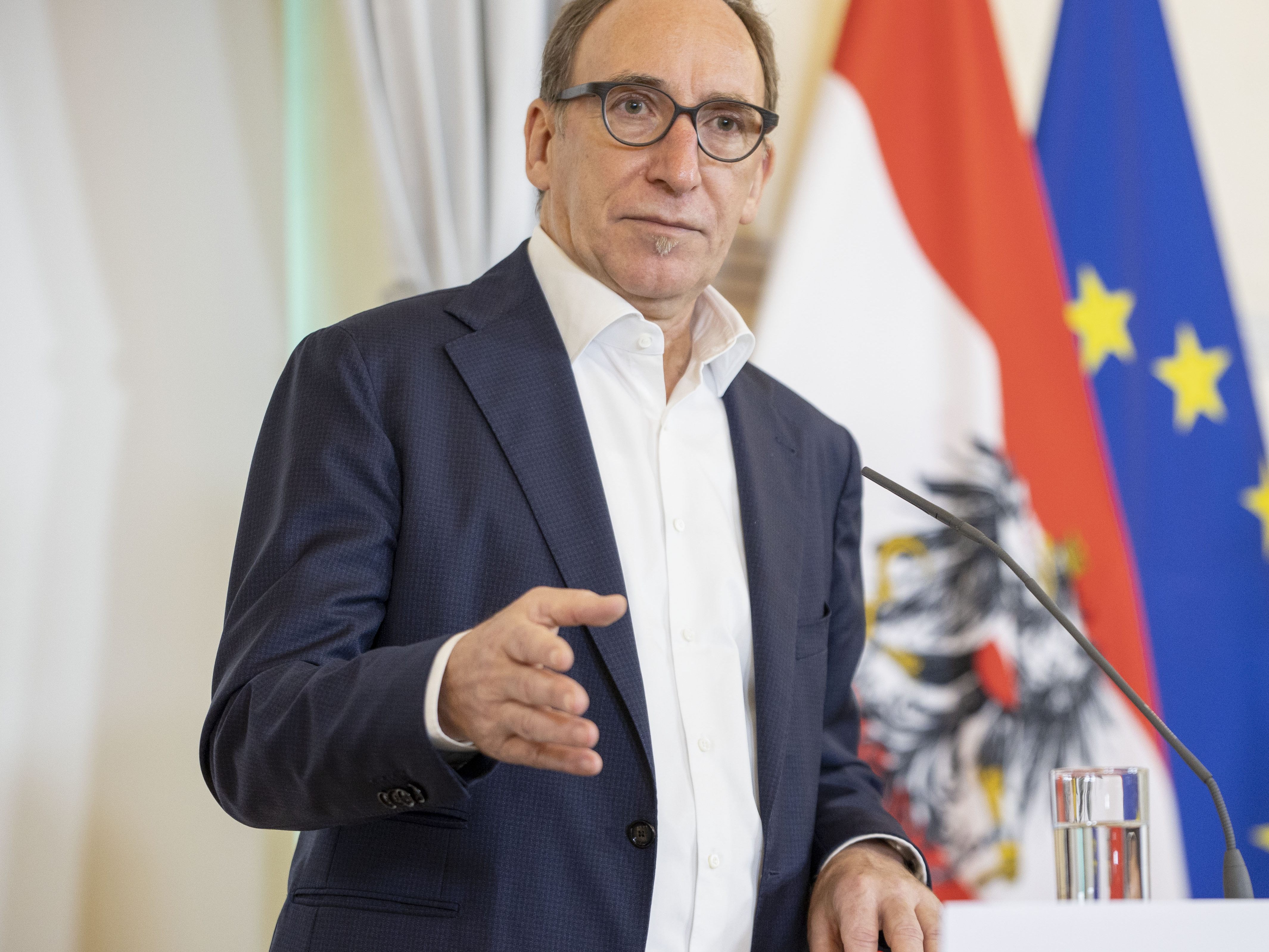 Rauch gegen Ausmaß an "Krisenstimmung" über Jahre. Rauch gegen Ausmaß an "Krisenstimmung" über Jahre.