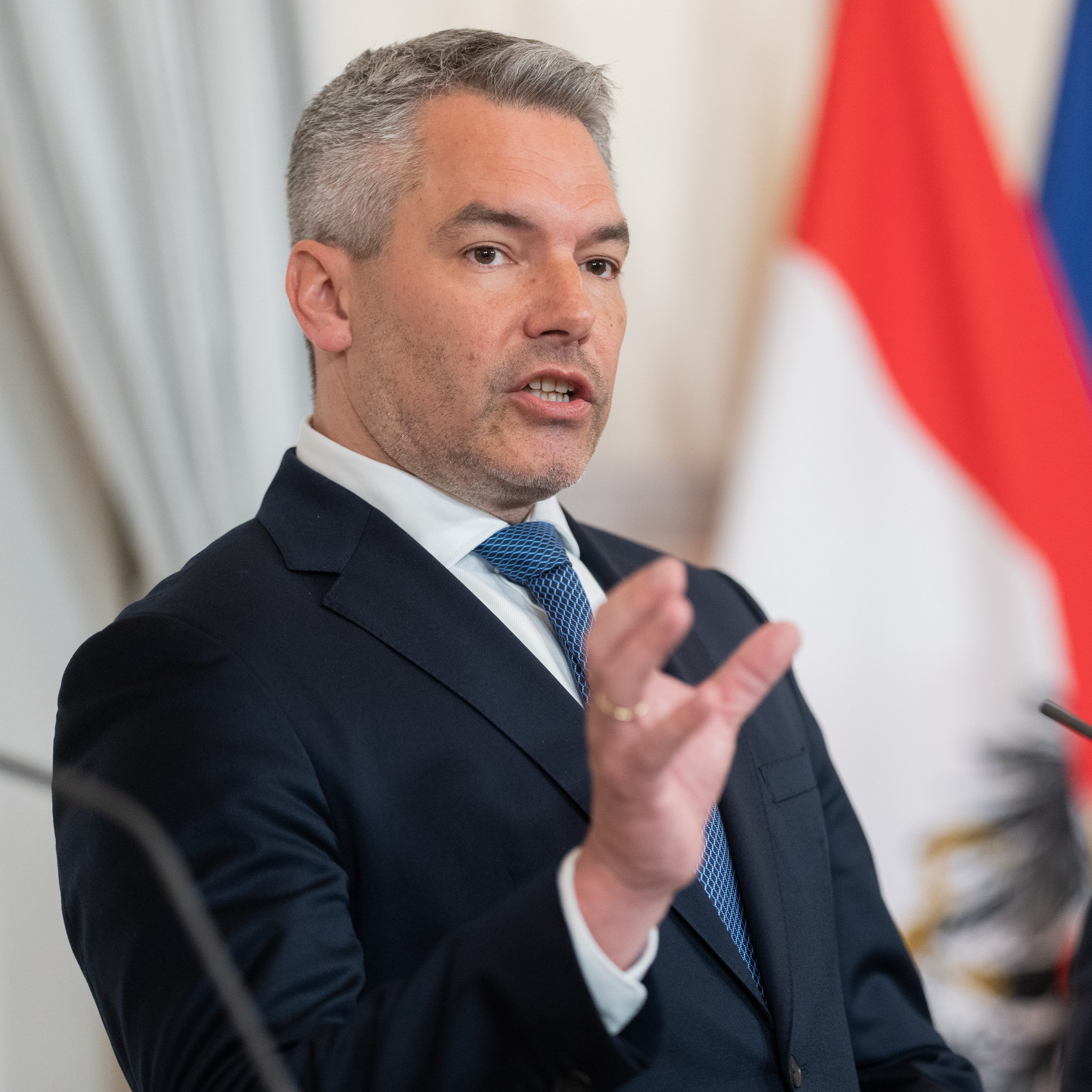 Bundeskanzler Karl Nehammer (ÖVP) und Energieministerin Leonore Gewessler (Grüne) äußerten sich am Mittwoch nach dem Ministerrat zum Thema Gas-Krise.