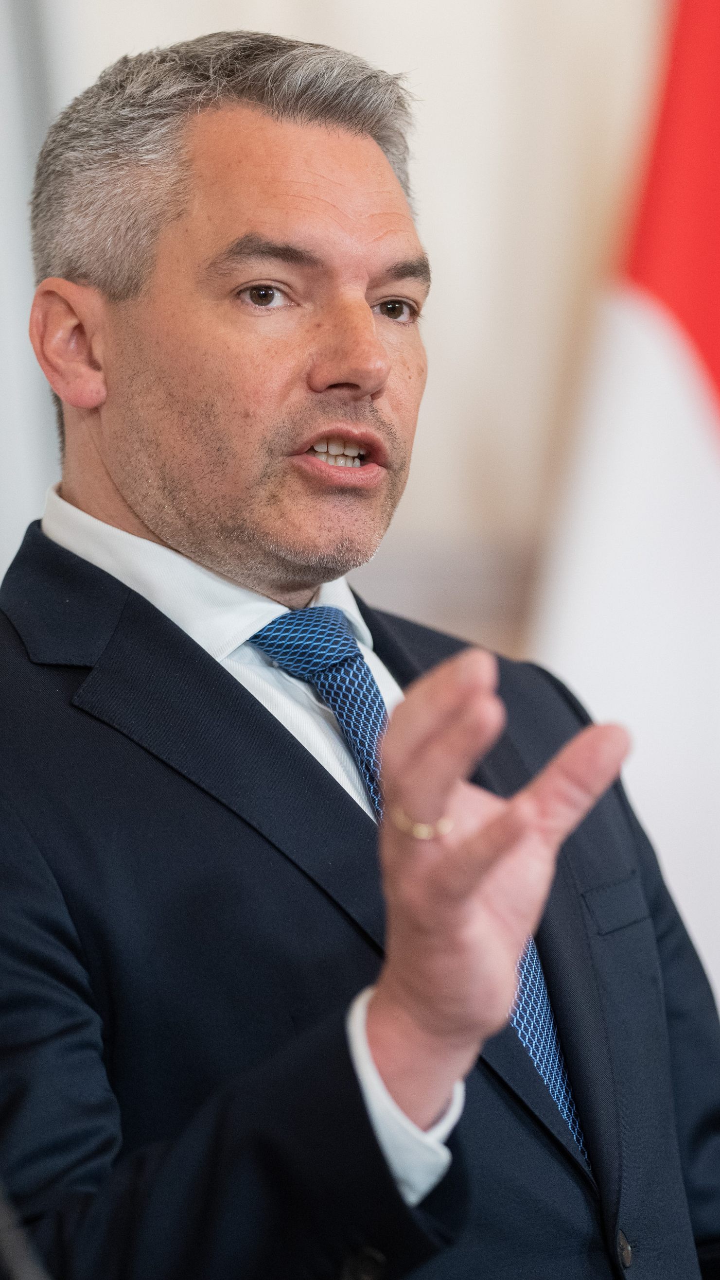 Bundeskanzler Karl Nehammer (ÖVP) und Energieministerin Leonore Gewessler (Grüne) äußerten sich am Mittwoch nach dem Ministerrat zum Thema Gas-Krise.