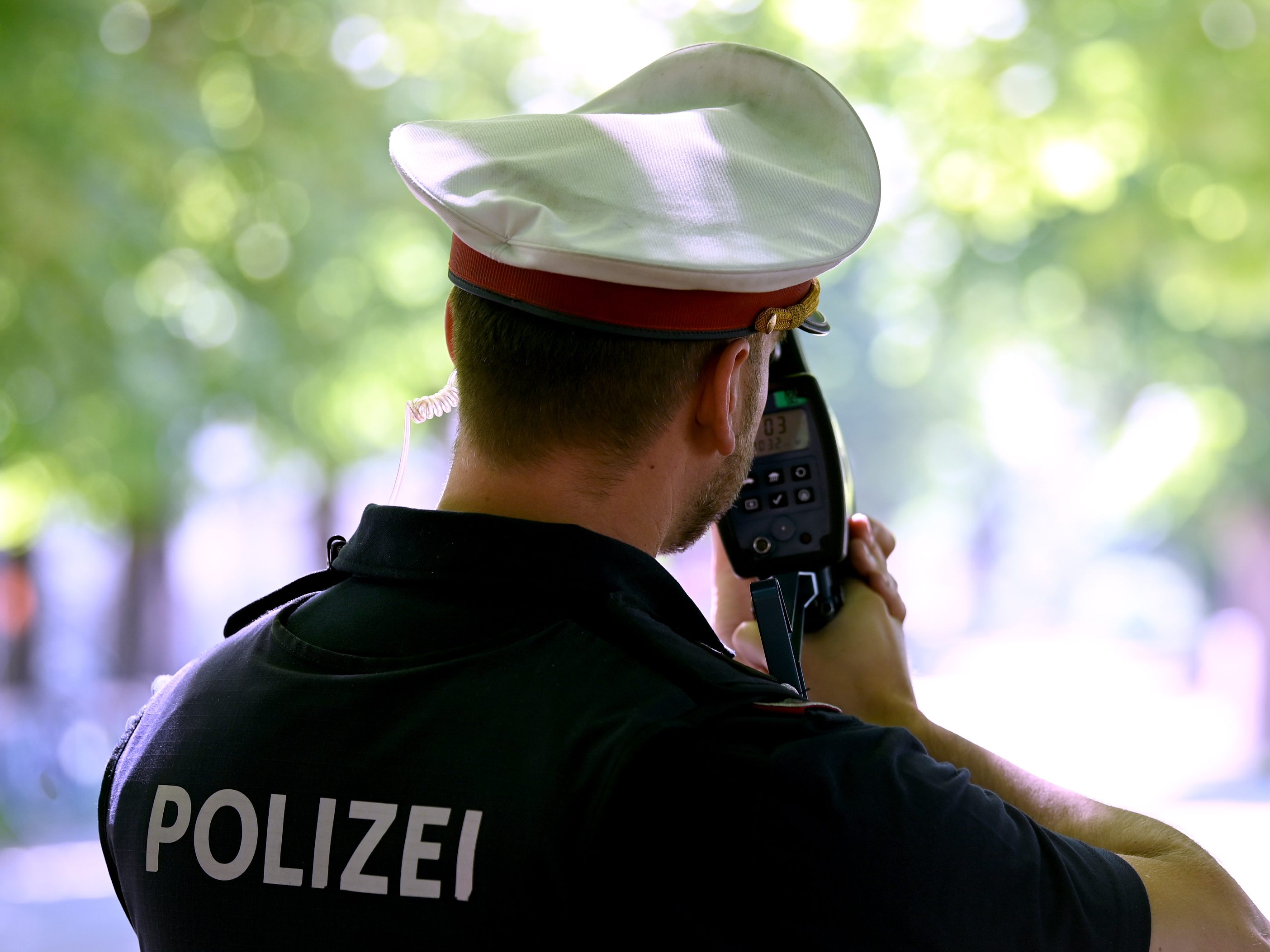Bei einer Verkehrsschwerpunktaktion in Wien fasste die Polizei unter anderem zwei Raser, die bei einer Wettfahrt mit 148 km/h unterwegs waren. Bei einer Verkehrsschwerpunktaktion in Wien fasste die Polizei unter anderem zwei Raser, die bei einer Wettfahrt mit 148 km/h unterwegs waren.