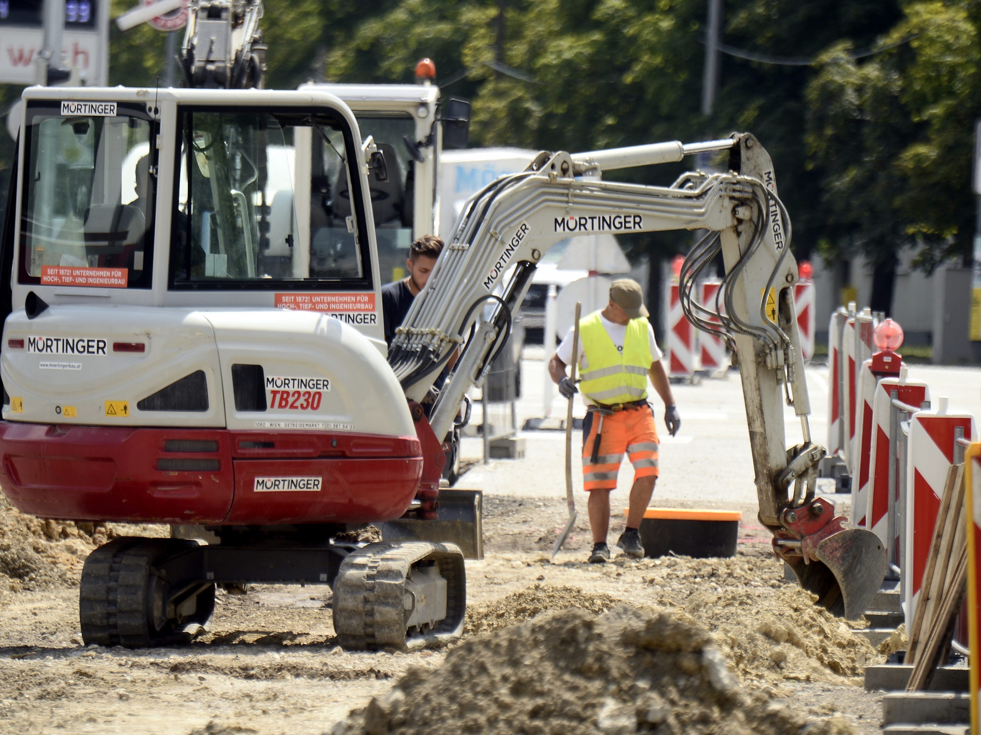 Ab 12. Juli wird in der in der Längenfeldgasse Höhe Eichenstraße der Radweg verbreitert.
