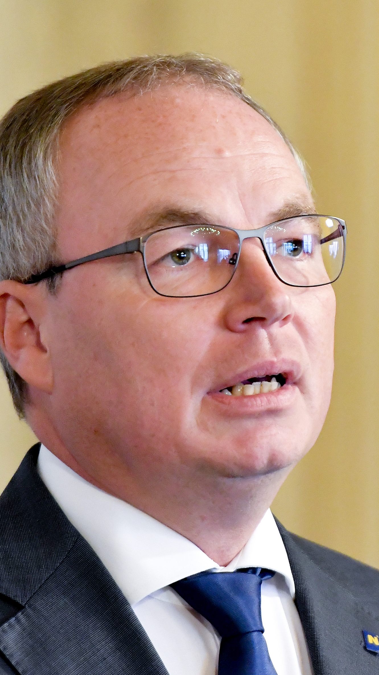 Der niederösterreichische LH-Stellvertreter Stephan Pernkopf (ÖVP) spricht sich für eine "Sperrstunde" für unnötigen Strom- und Lichtverbrauch aus.