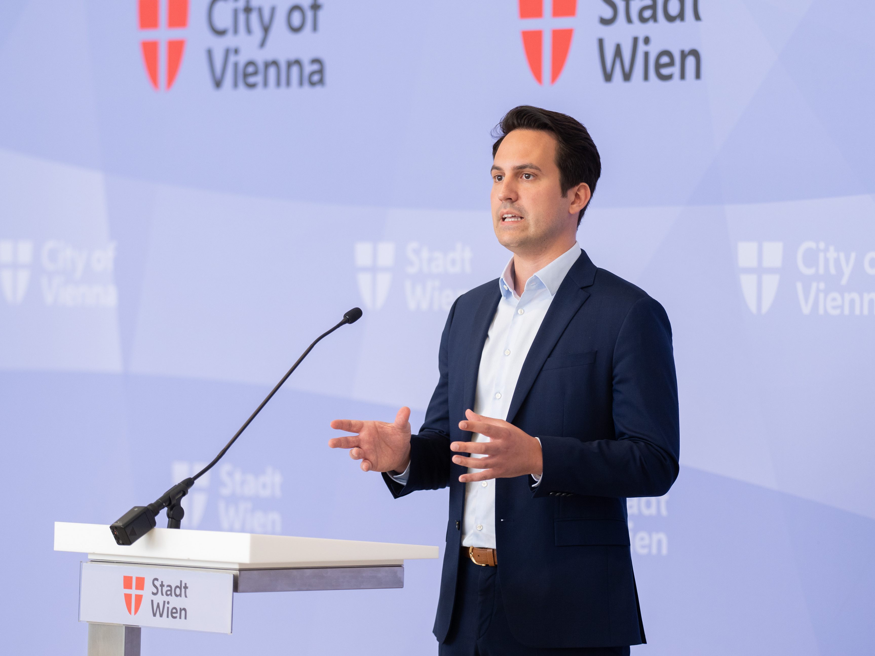 Der Wiener Vizebürgermeister Christoph Wiederkehr (NEOS) spricht sich für eine Sommerschul-Pflicht für Sitzenbleiber aus.