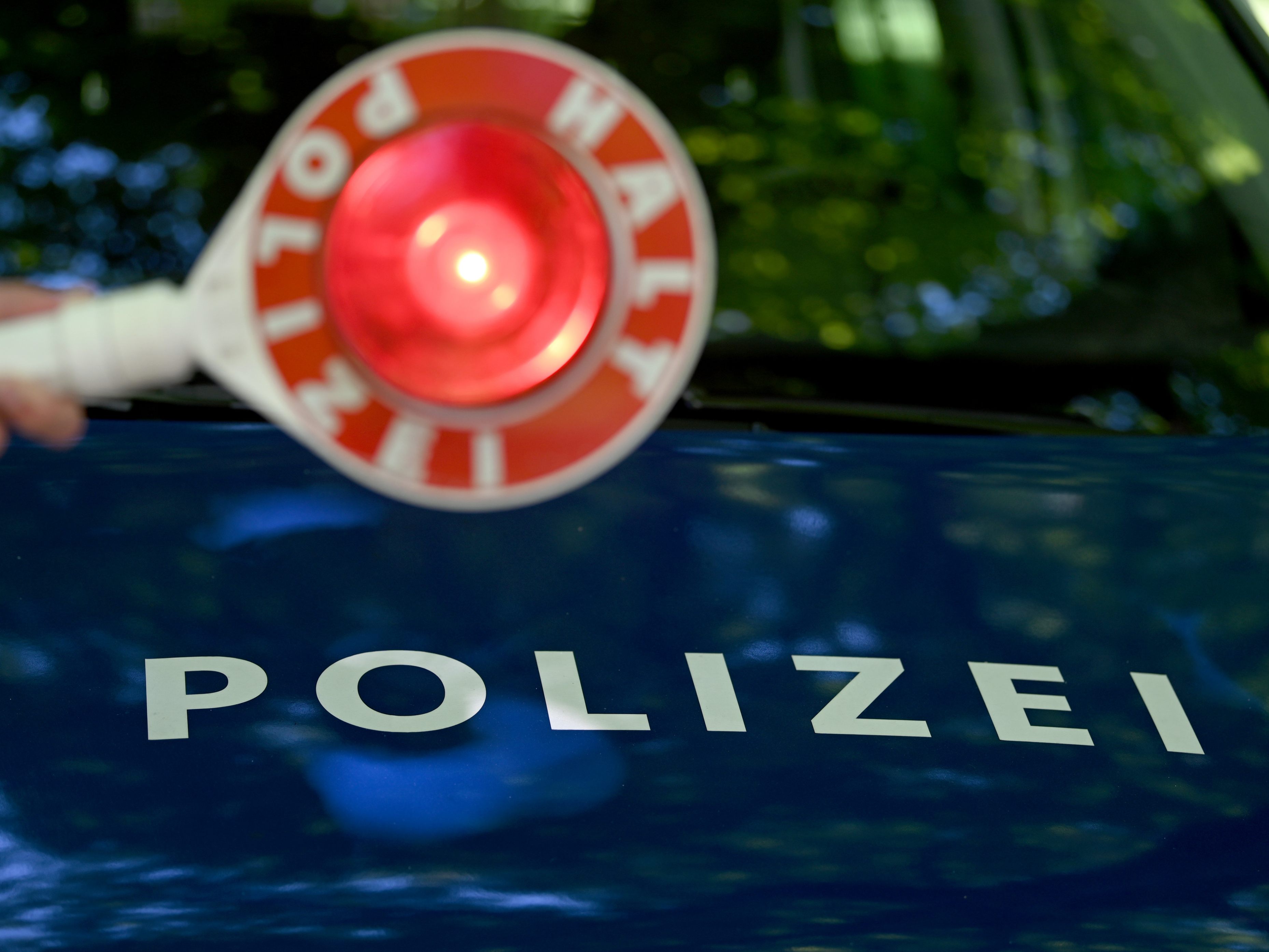 Die Polizei führte im Juli einen Verkehrskontroll-Schwerpunkt in Wien-Ottakring durch. Dabei war auch ein sogenannter "Schnellrichter". Die Polizei führte im Juli einen Verkehrskontroll-Schwerpunkt in Wien-Ottakring durch. Dabei war auch ein sogenannter "Schnellrichter".