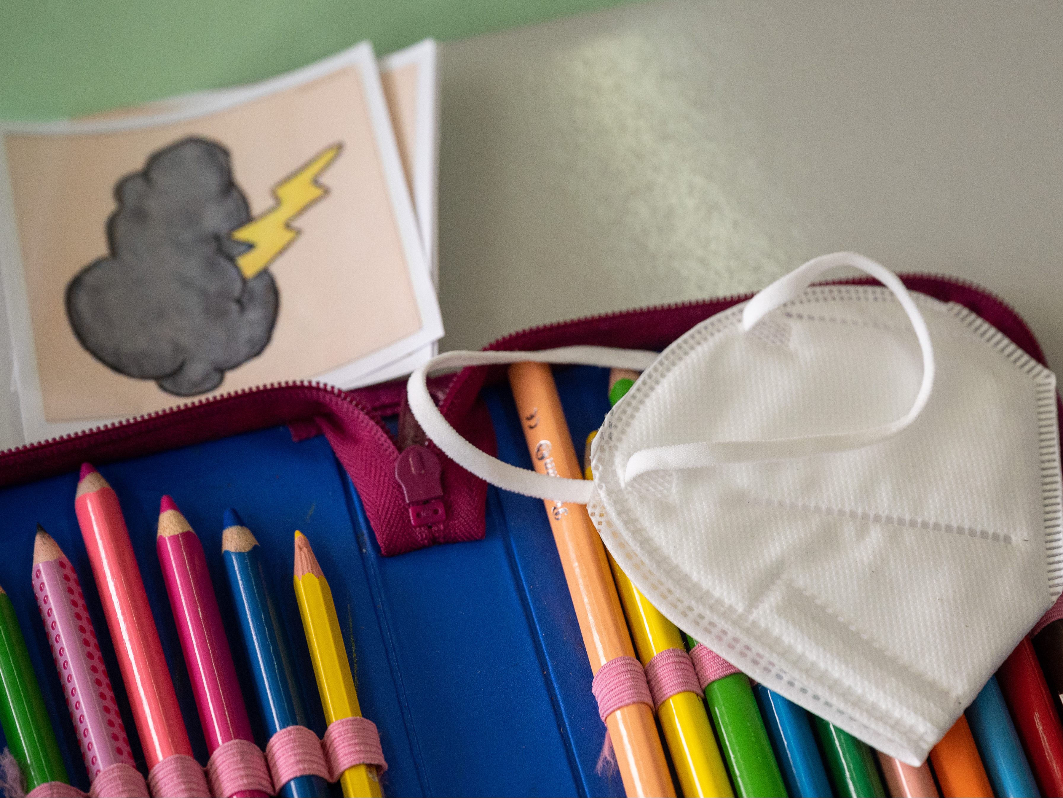 Eltern Corona-positiver Kinder bekommen eine Dienstfreistellung zur Betreuung Eltern Corona-positiver Kinder bekommen eine Dienstfreistellung zur Betreuung