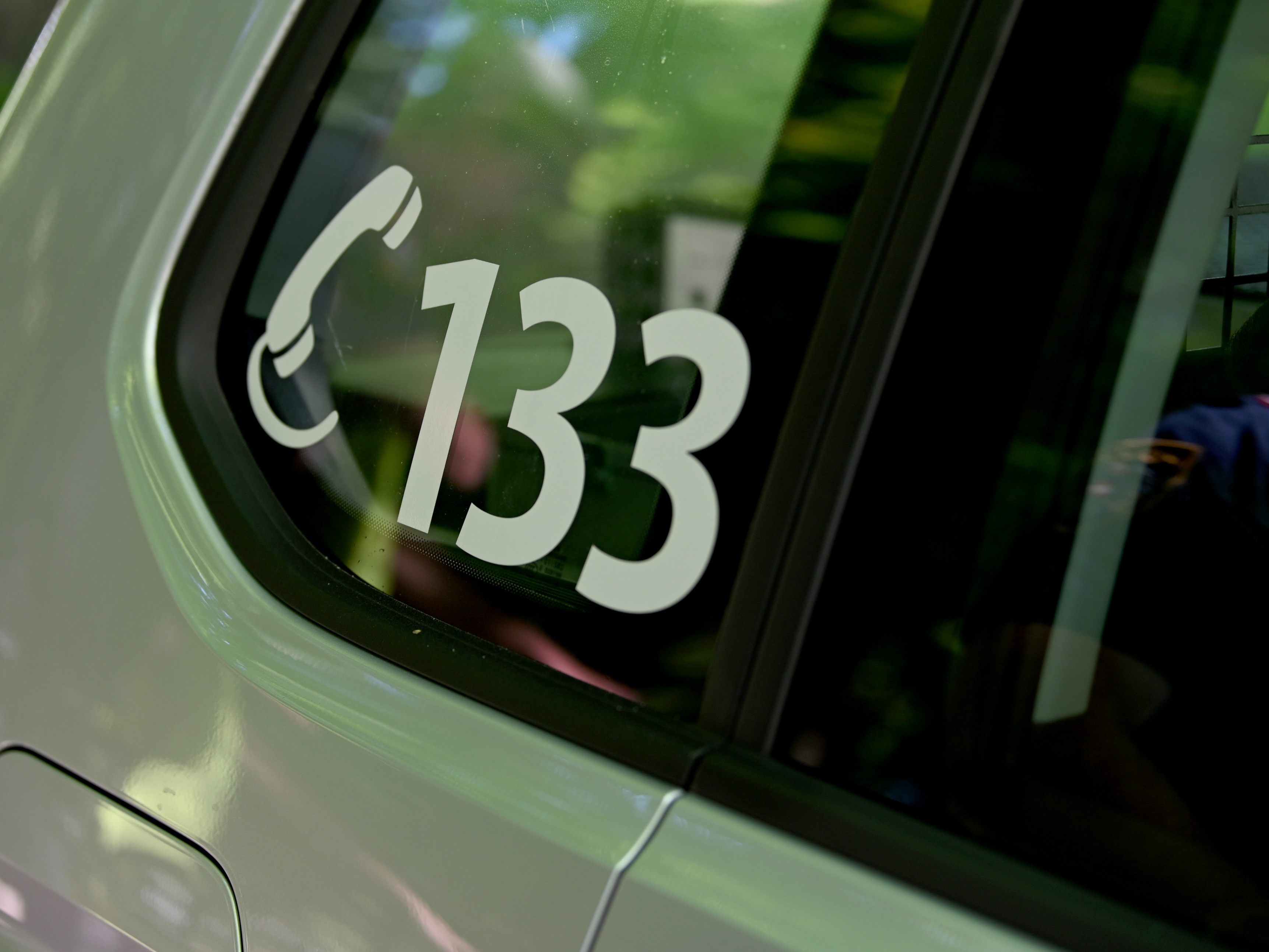 Bei einem Frontalzusammenstoß zweier Autos bei Grabner auf der B2 wurden drei Personen verletzt.