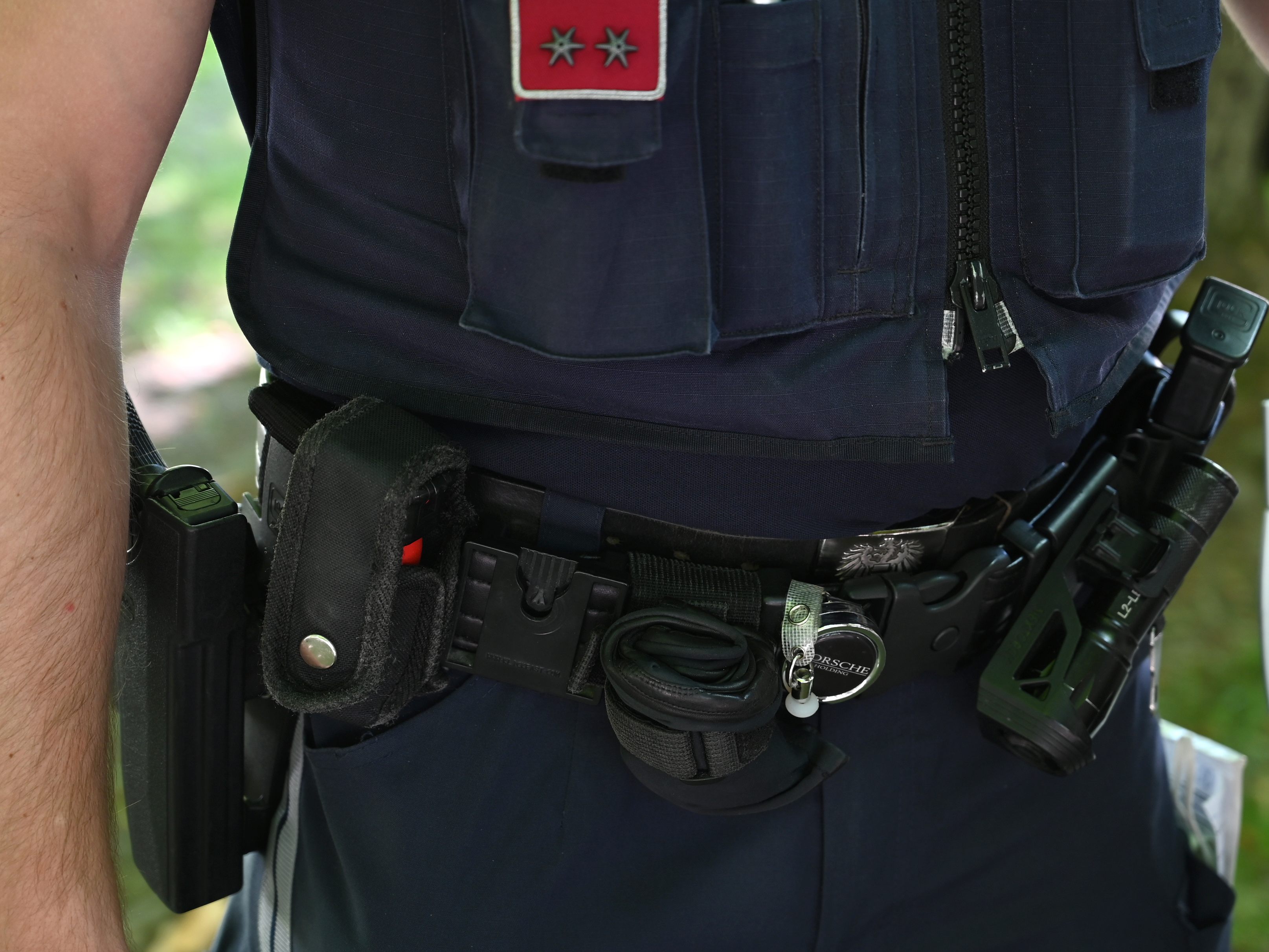Ein Mann bedrohte Montagabend eine Mitarbeiterin eines Fastfood-Lokals mit einer Schusswaffe. Ein Mann bedrohte Montagabend eine Mitarbeiterin eines Fastfood-Lokals mit einer Schusswaffe.