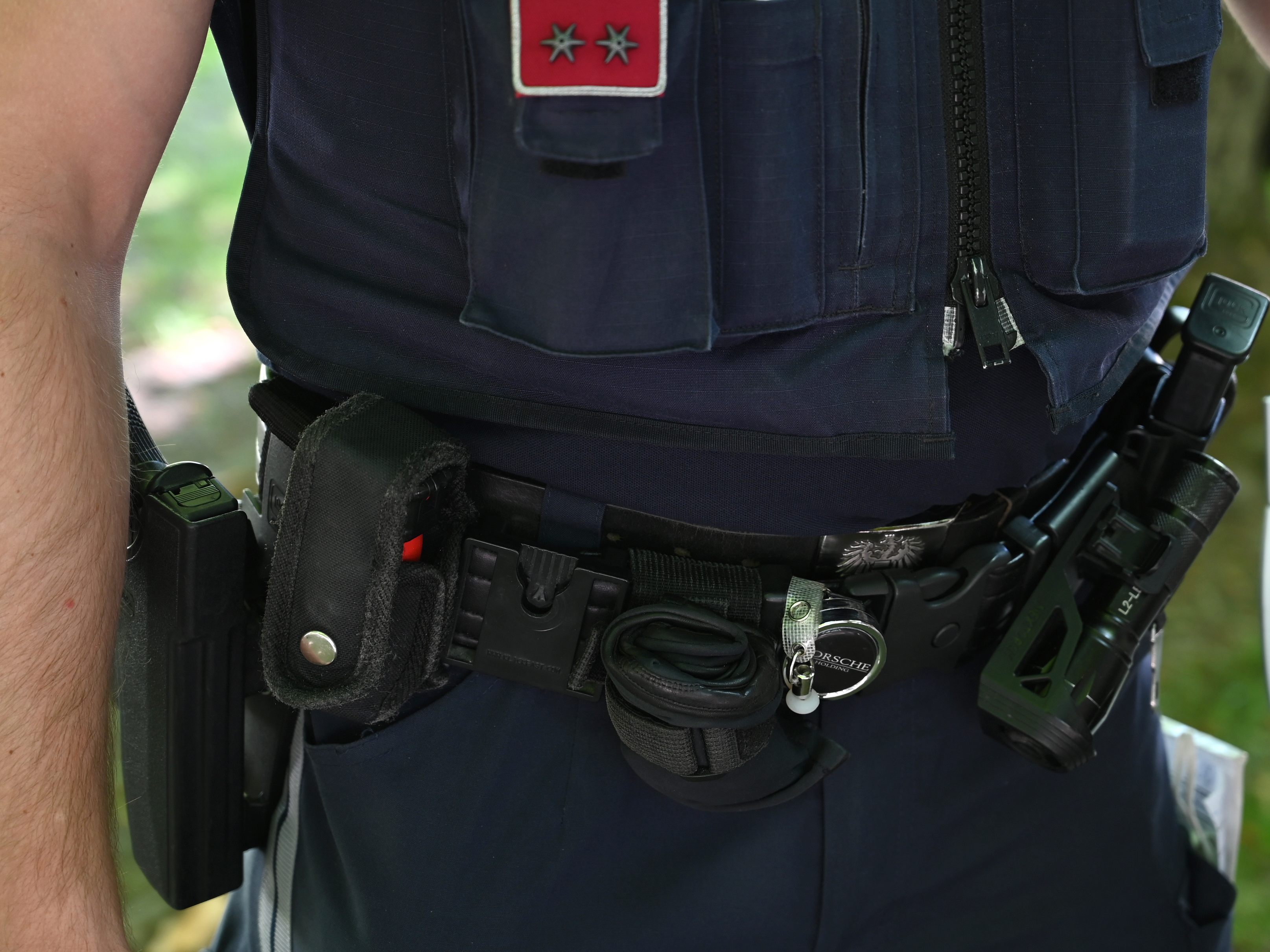 Ein 43-Jähriger bedrohte in Wien-Favoriten seine Ex-Lebensgefährtin mit zwei Messern.